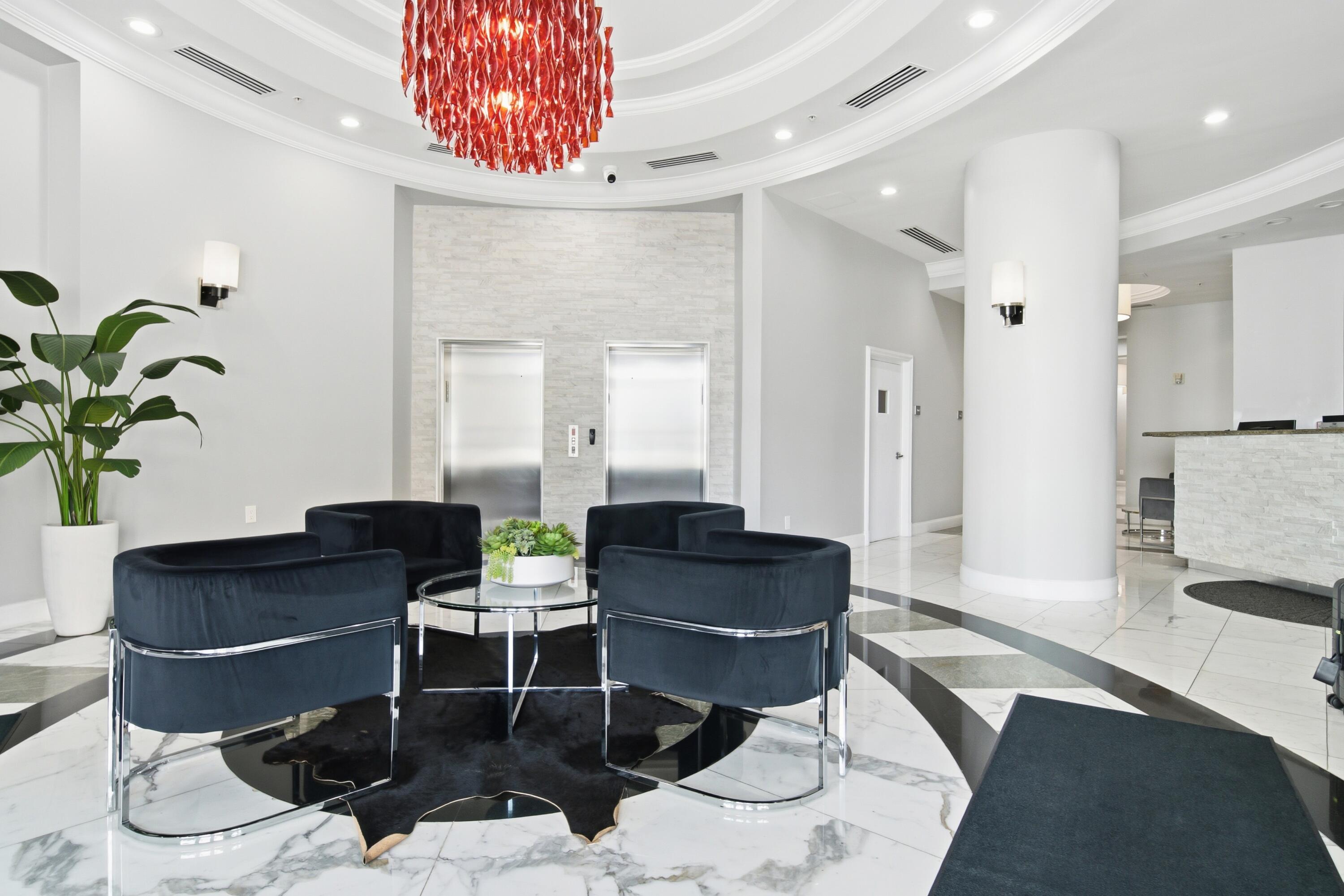 27 - Lobby