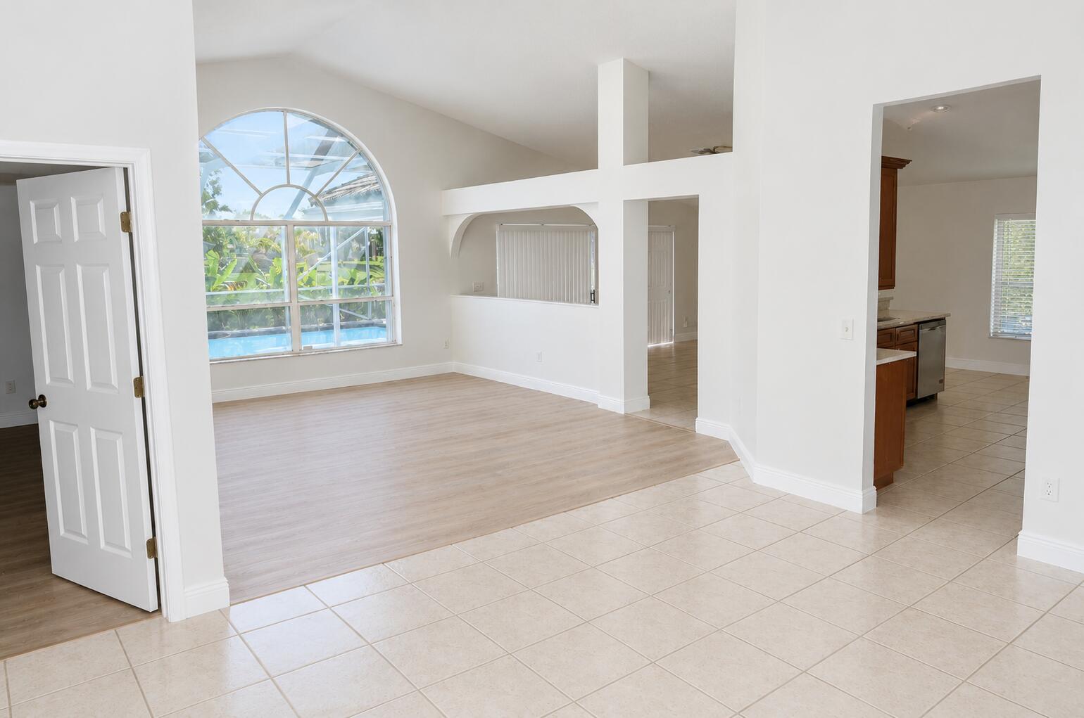 Bright Open-Plan Living Area with Arched