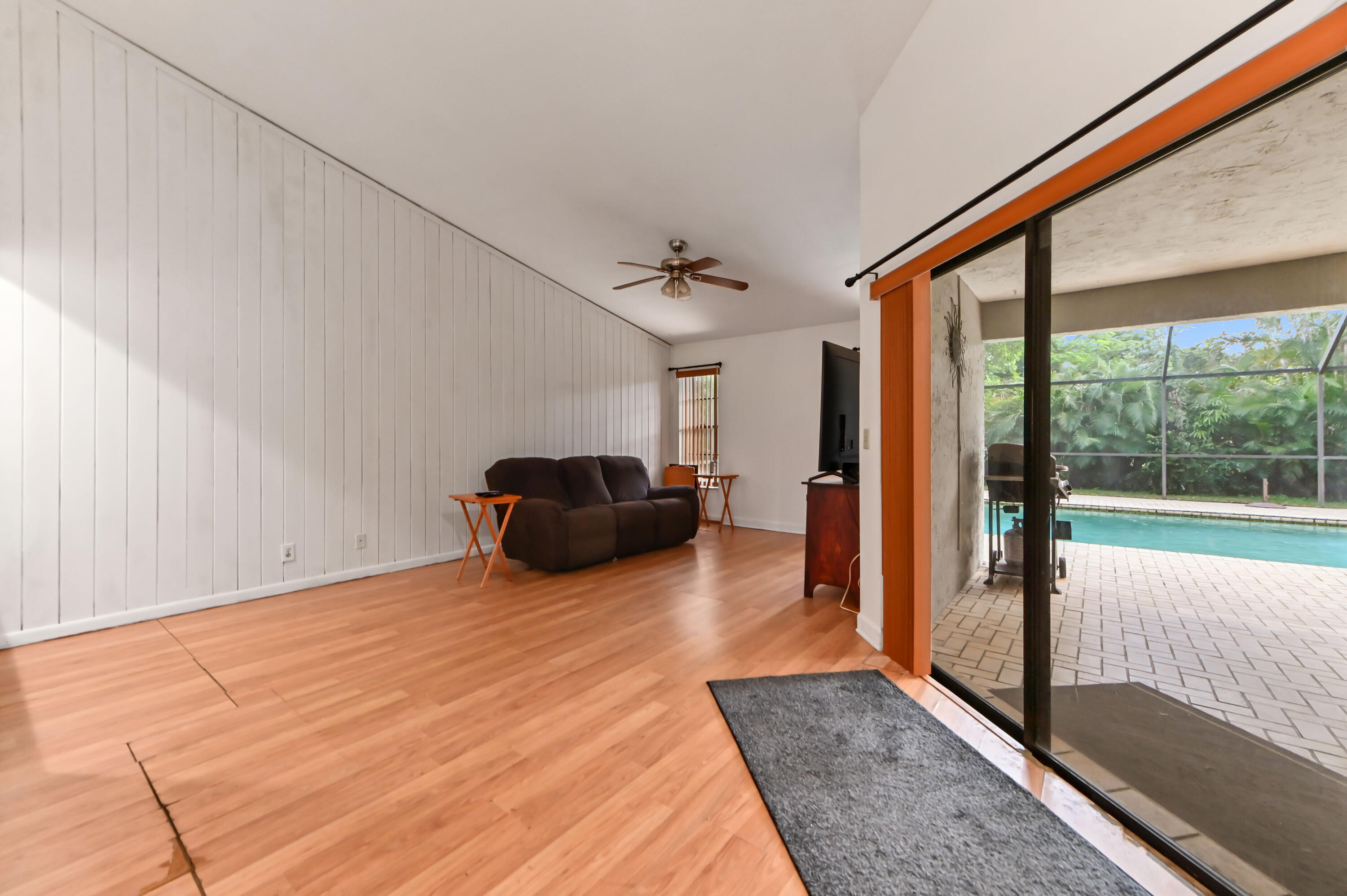 26 family room 01