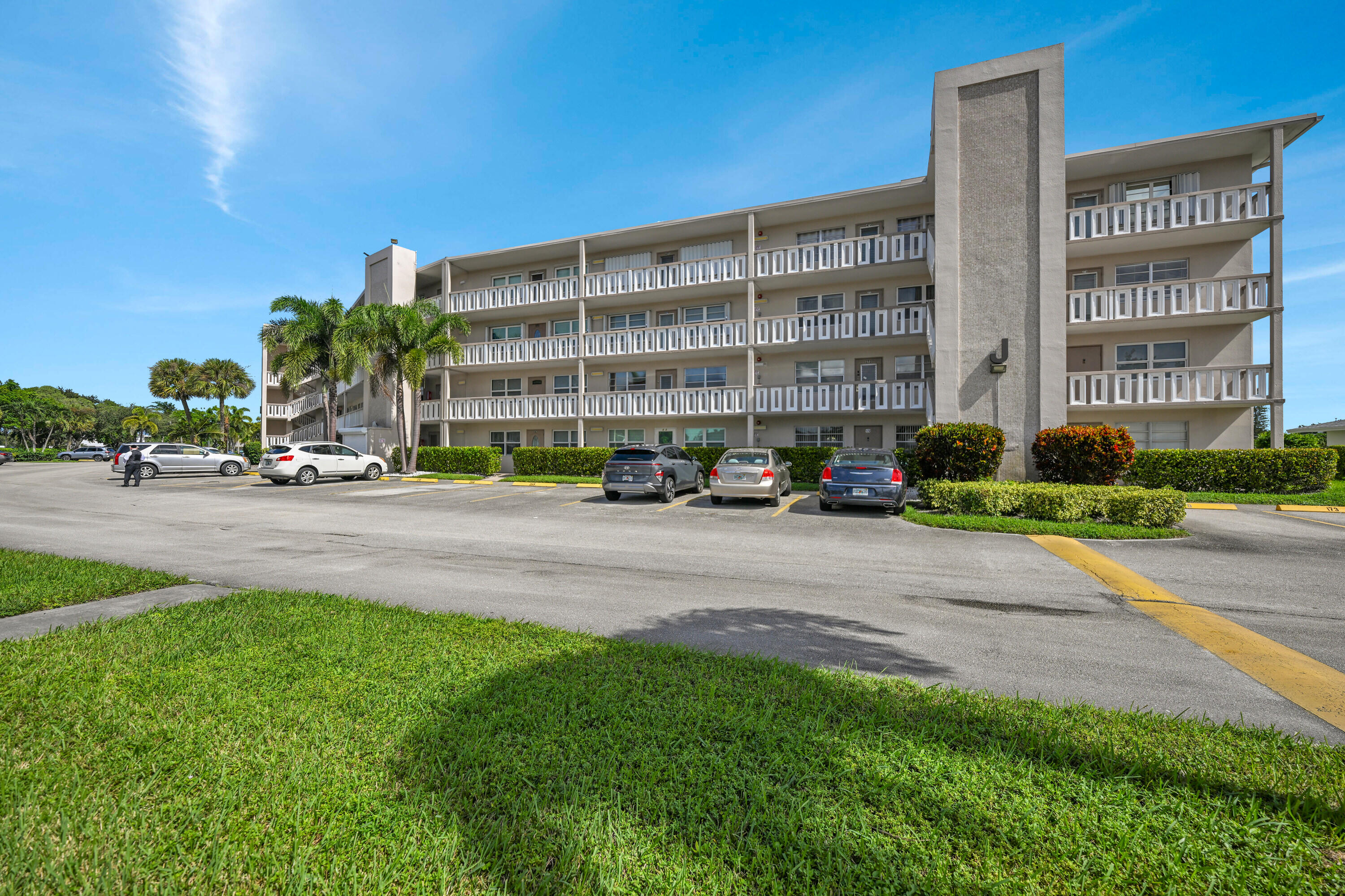 363 Wellington J West Palm Beach 00044