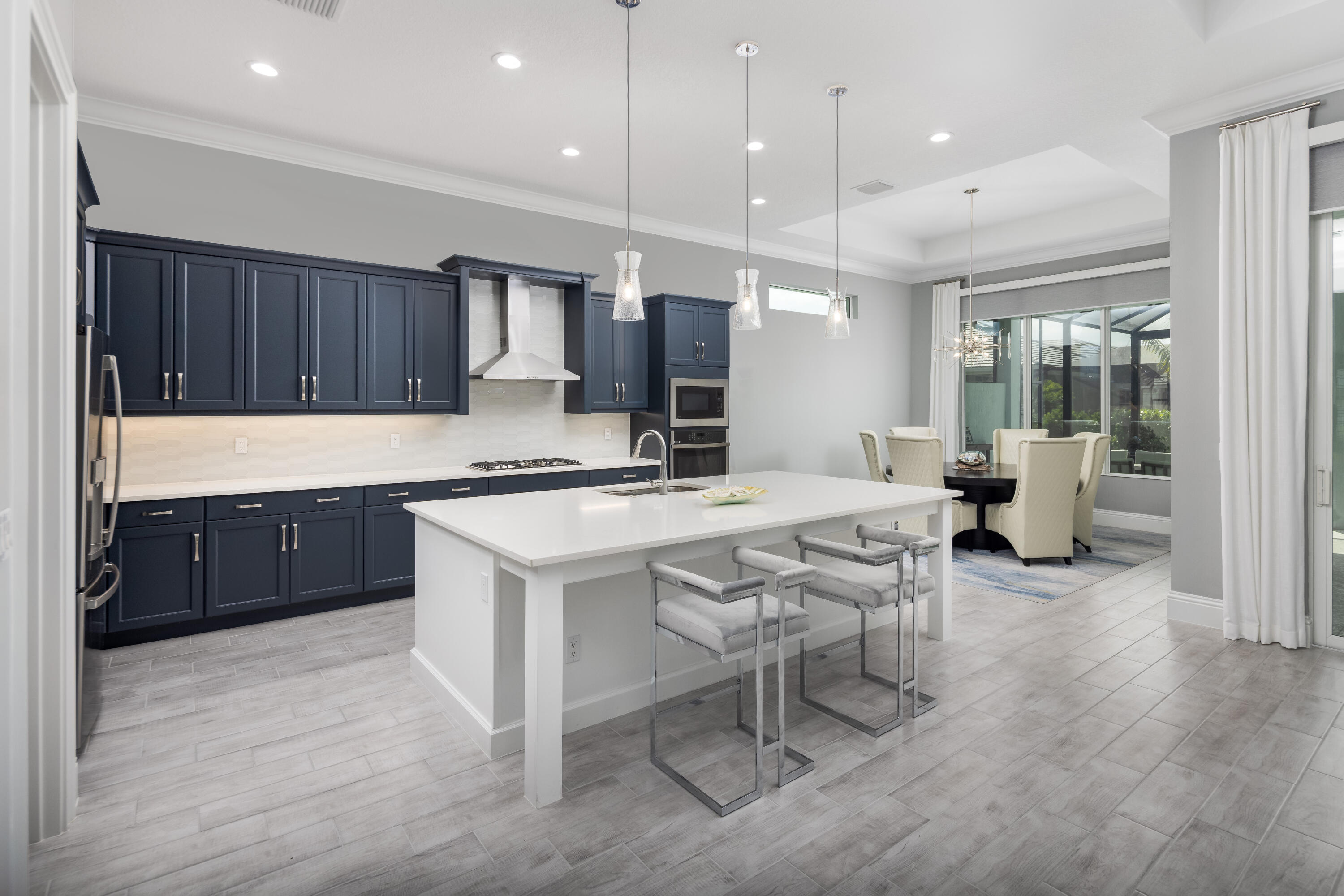 Kitchen with oversized quartz island Kitchen with oversized quartz island