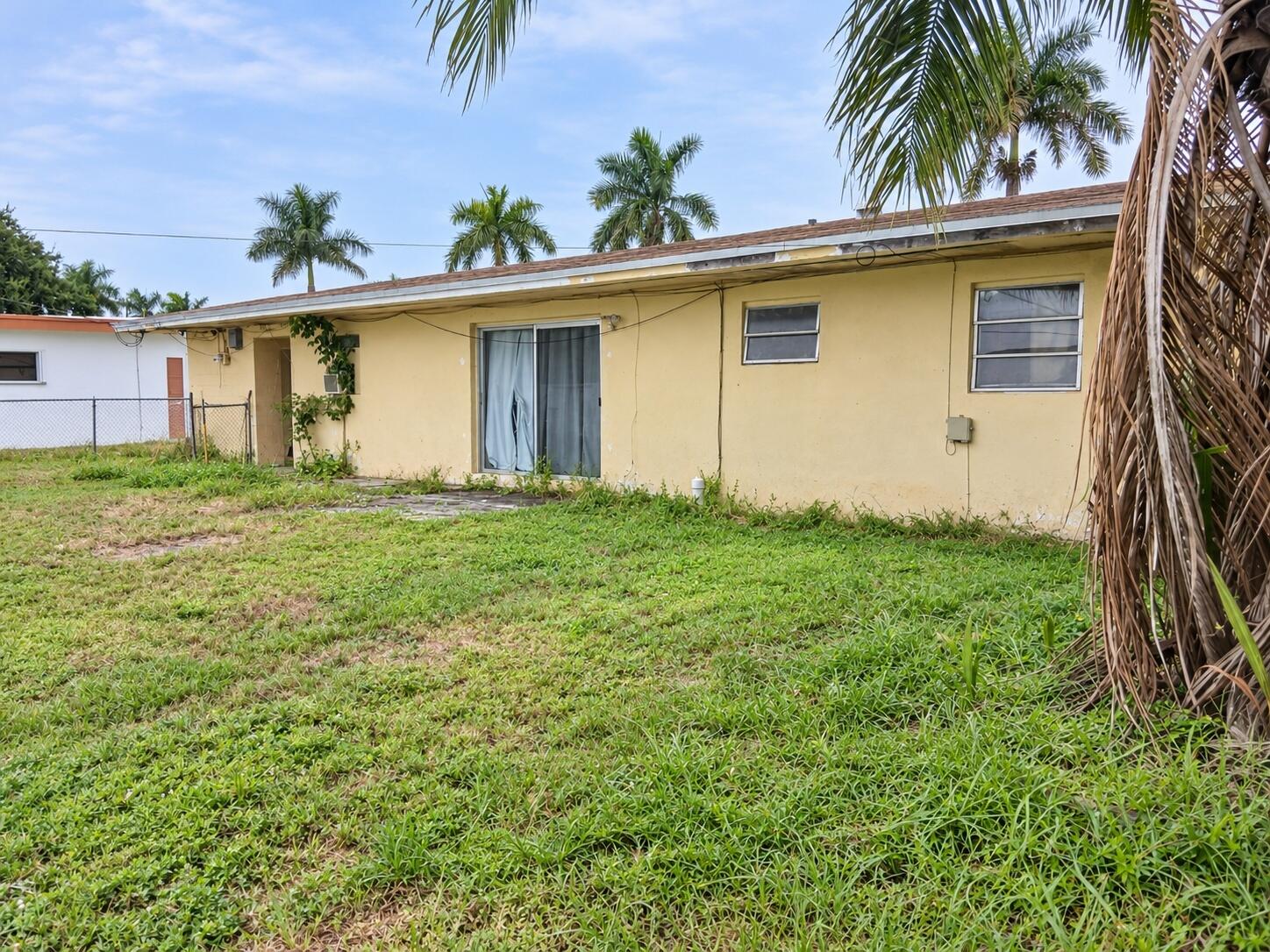 3830_Listing_Photo_05 3830_Listing_Photo_05