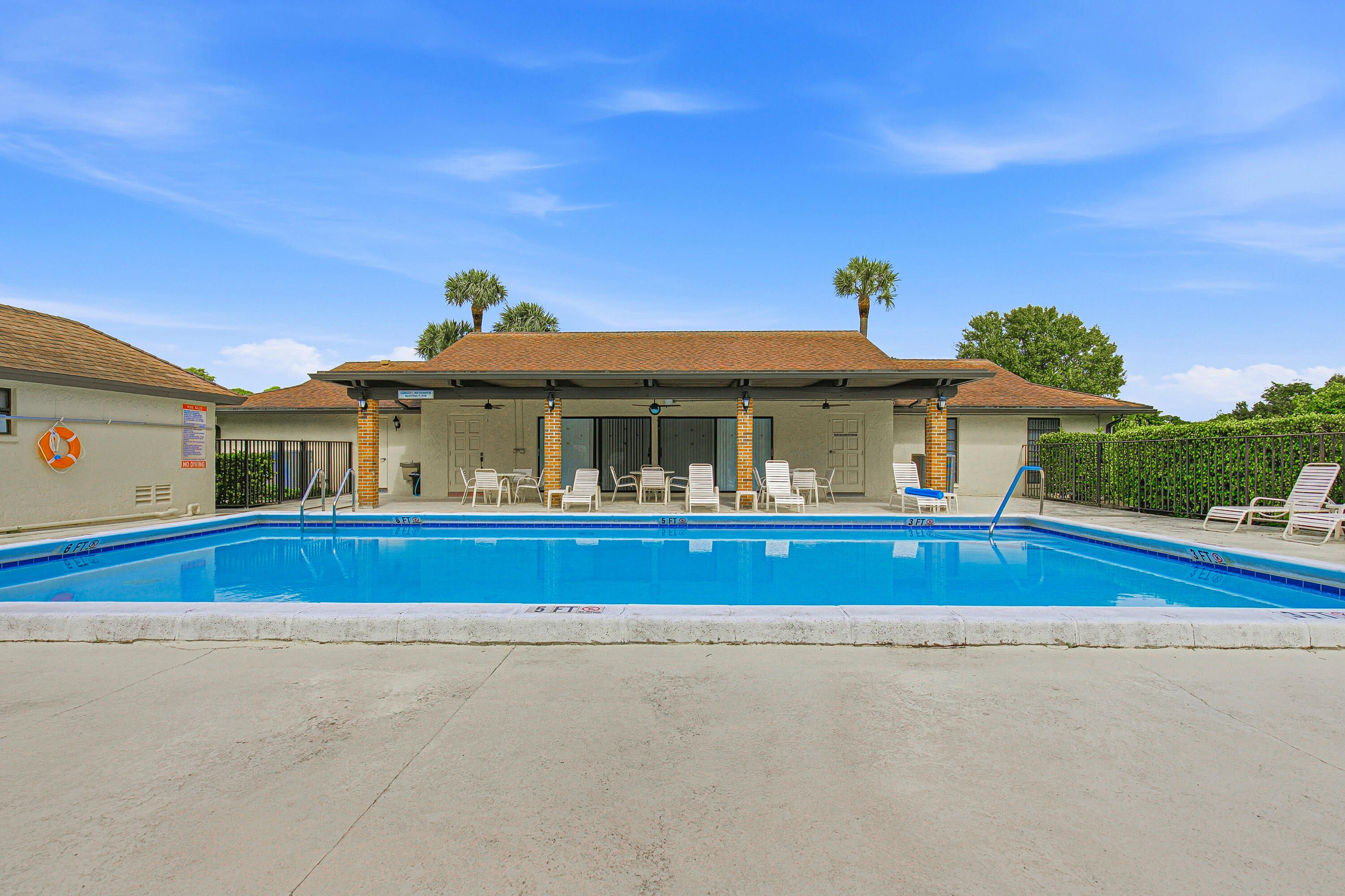 31-Clubhouse-Pool-B