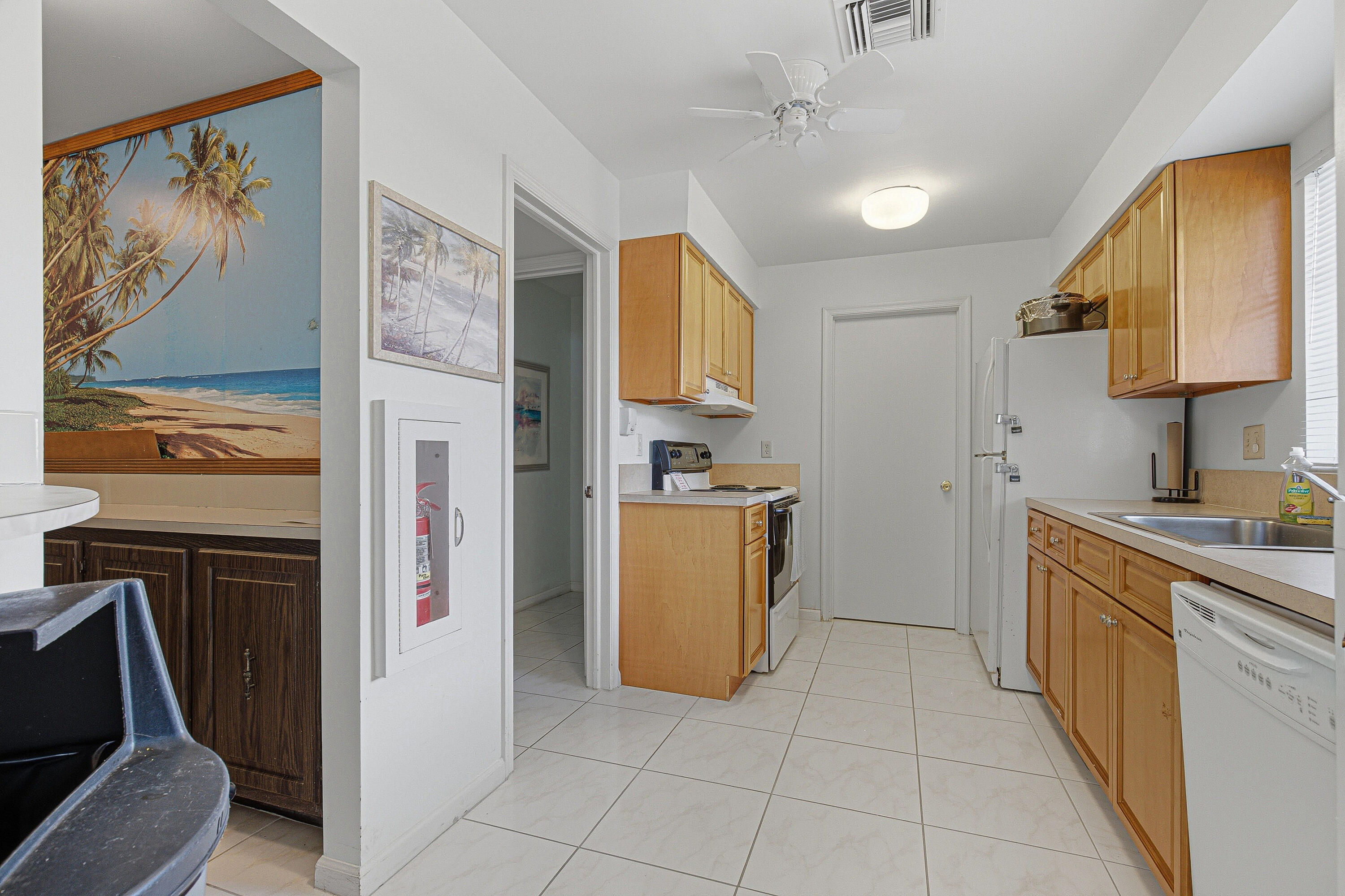 29-Clubhouse-Kitchen