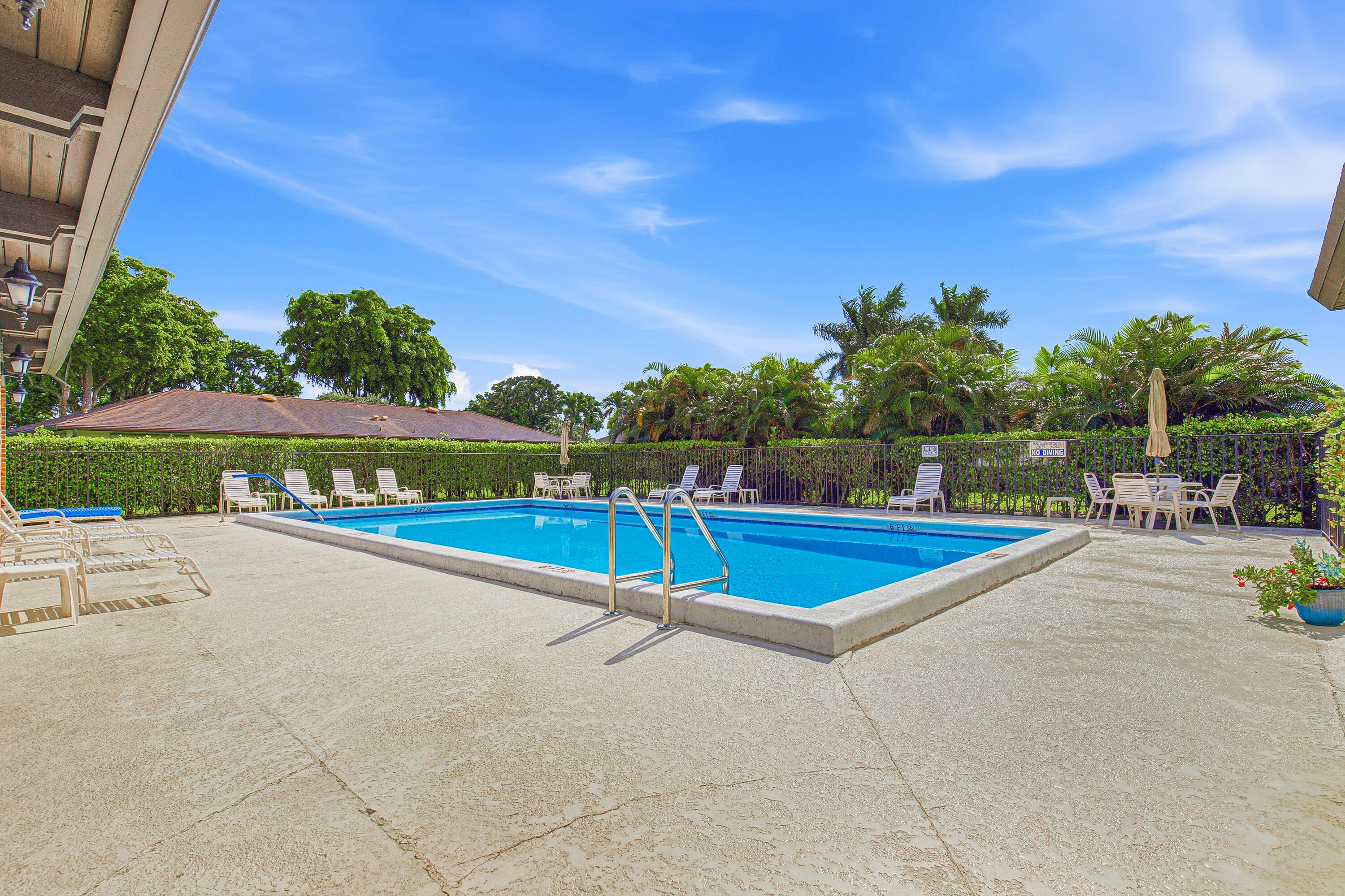 30-Clubhouse-Pool