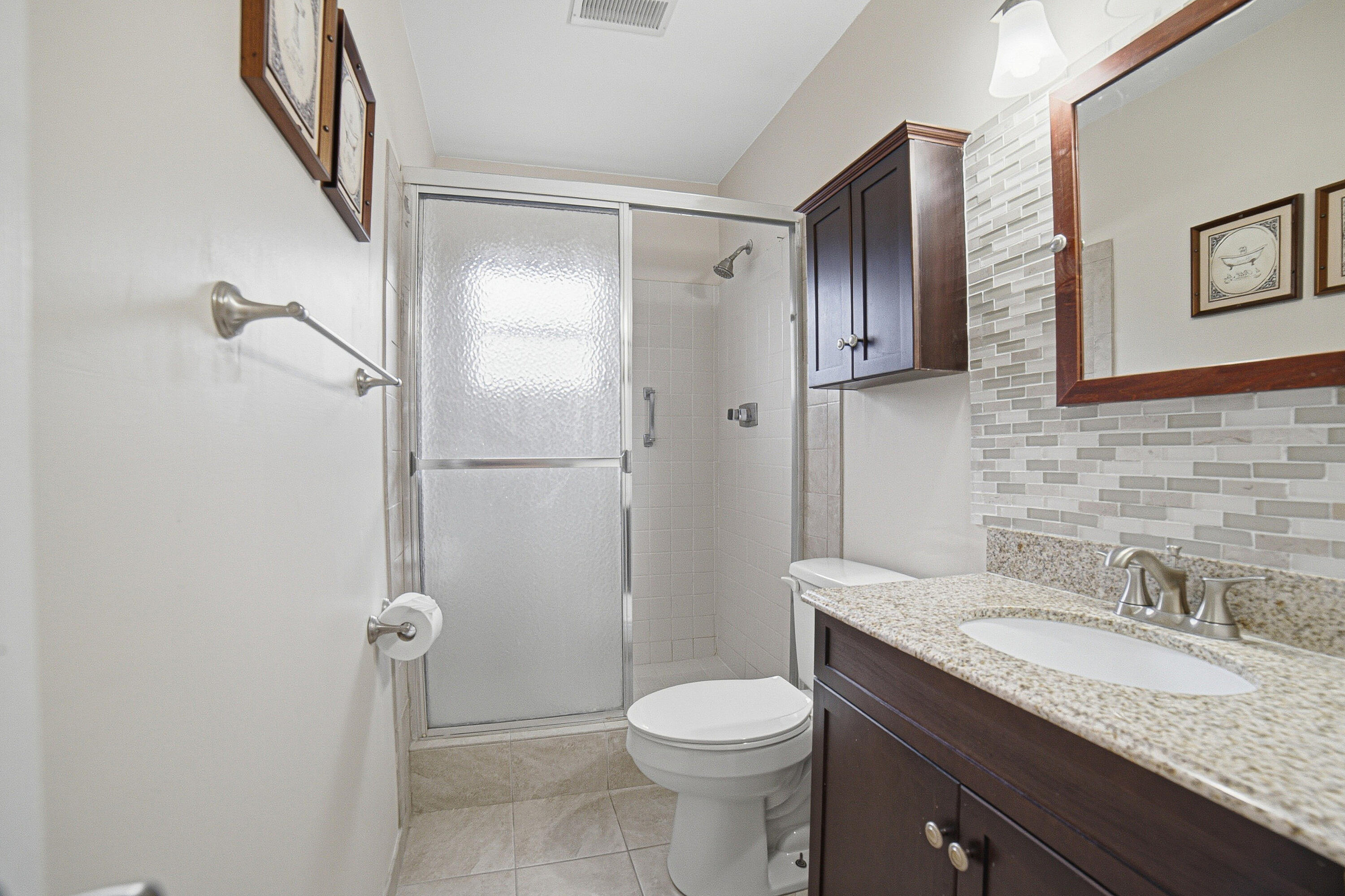 18-Bathroom2