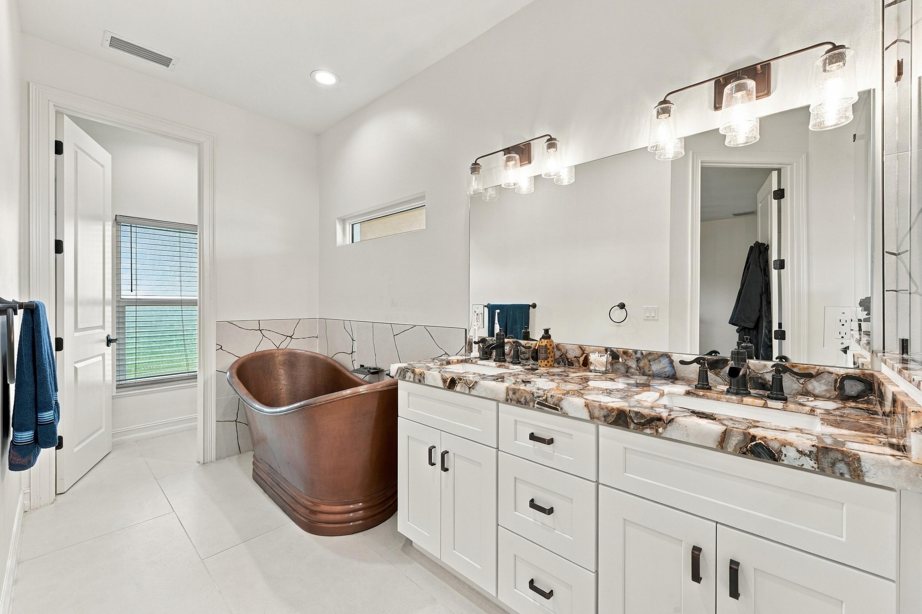 Stunning 6-Foot Copper Soaking Tub