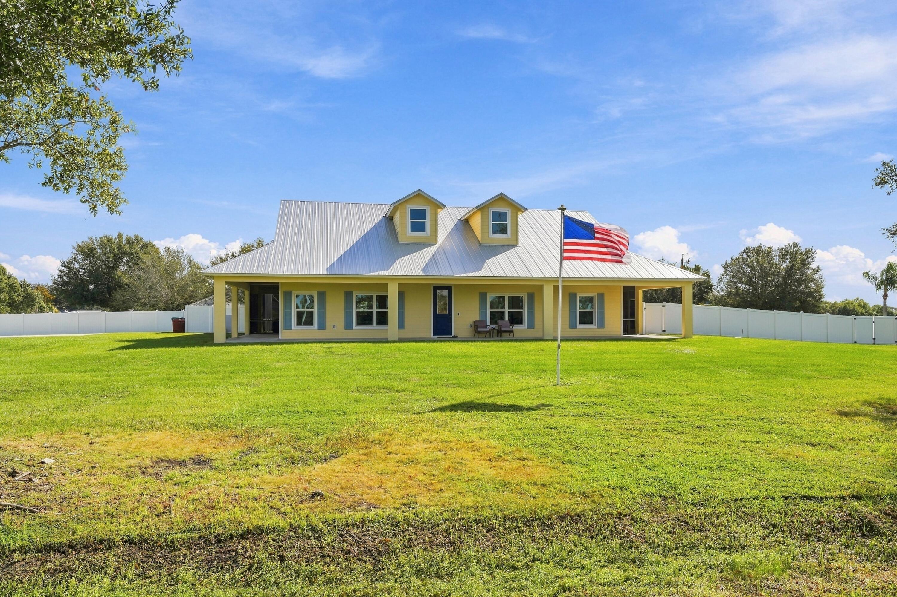 Stunning Front Elevation & Spacious Lawn