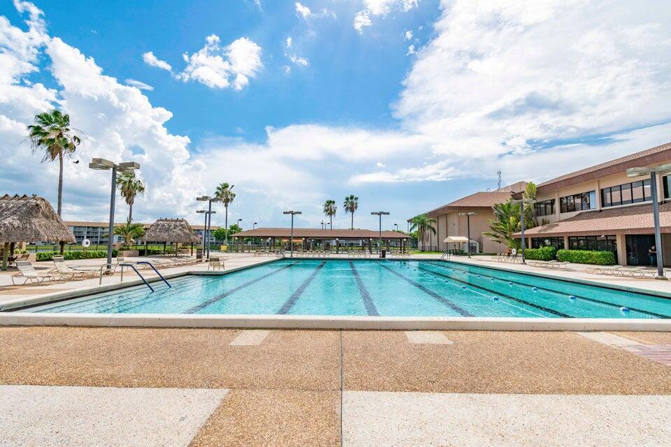 CH exterior pool 2