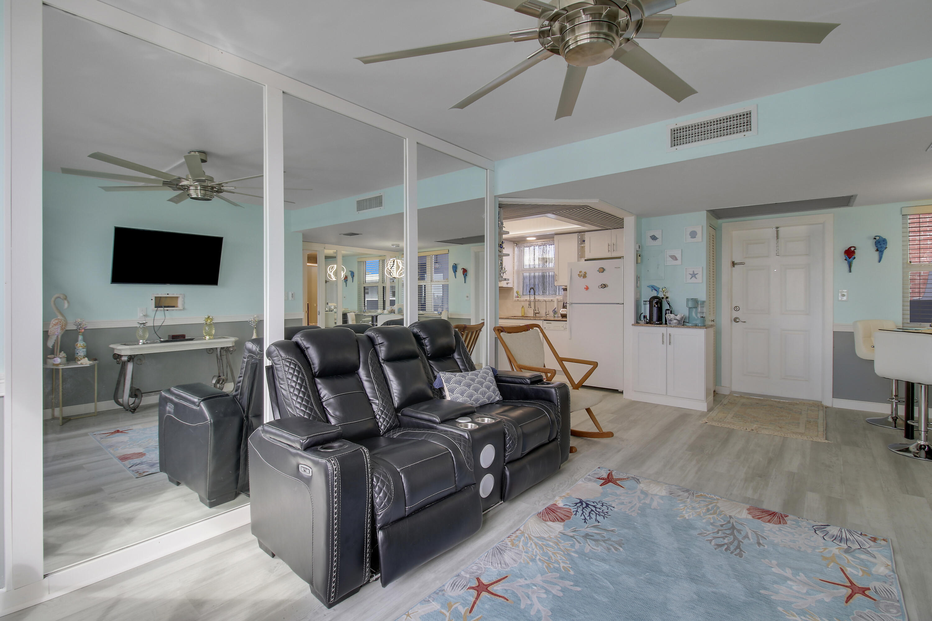 living room/kitchen