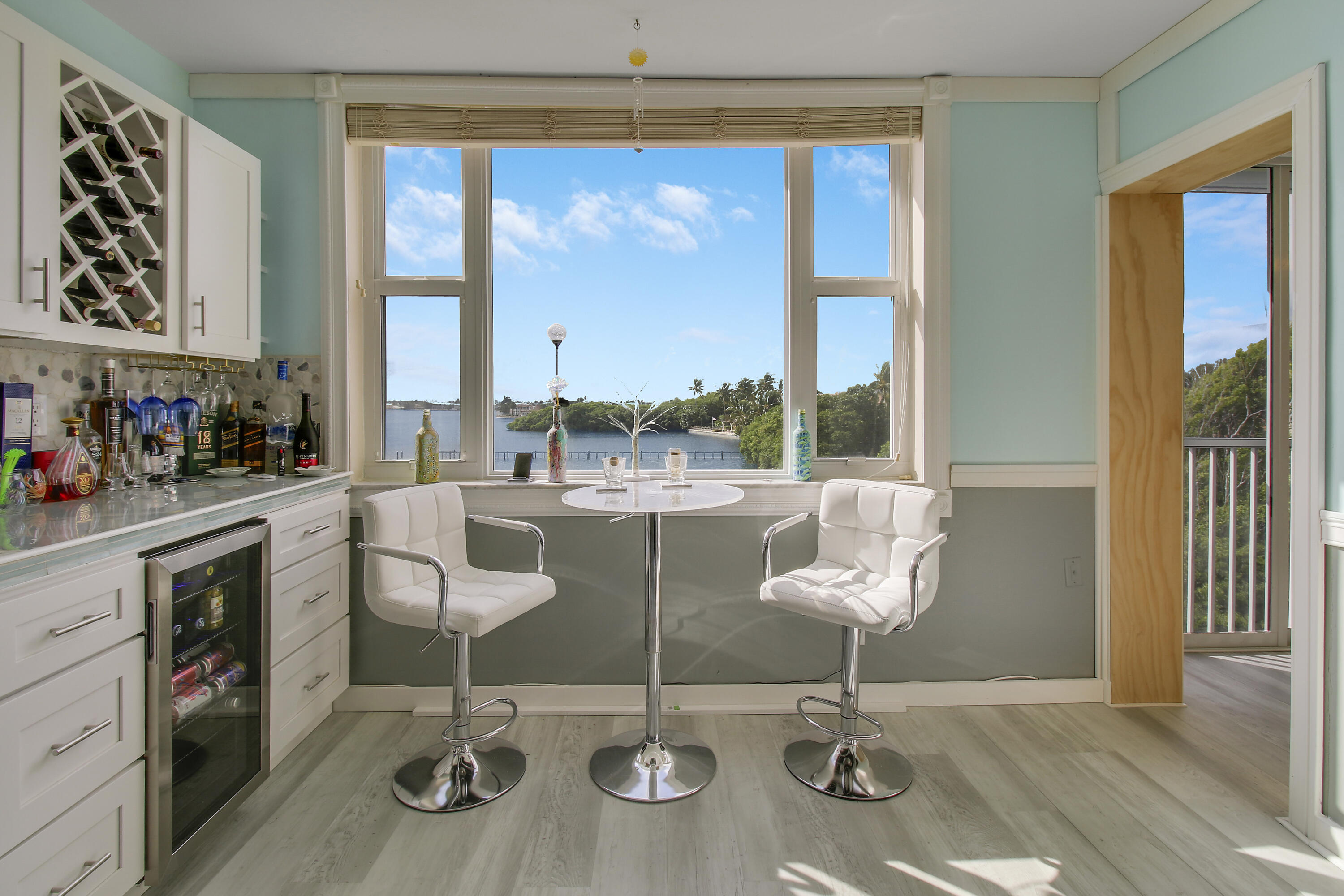 dry bar/wine fridge