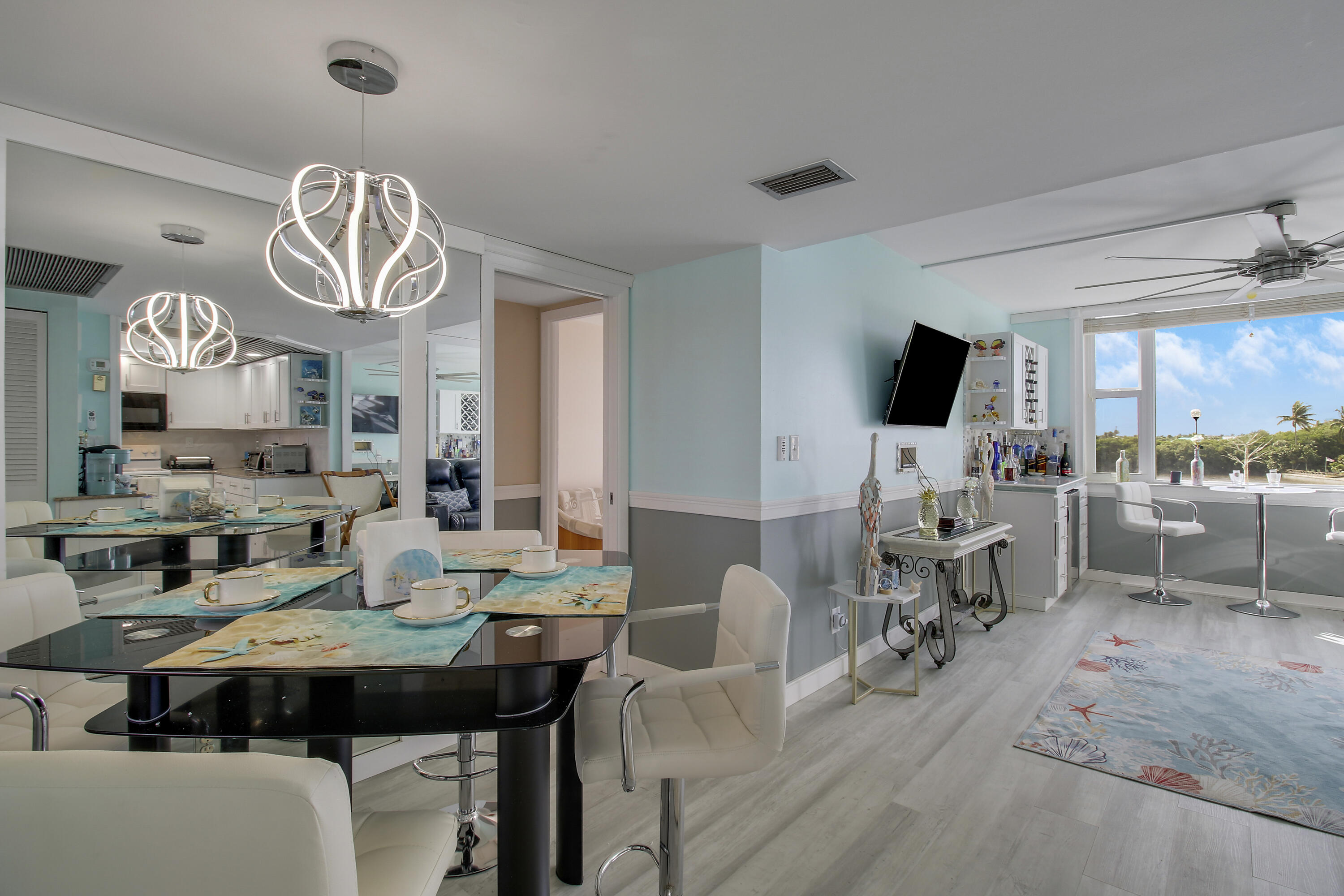 living room/ dining