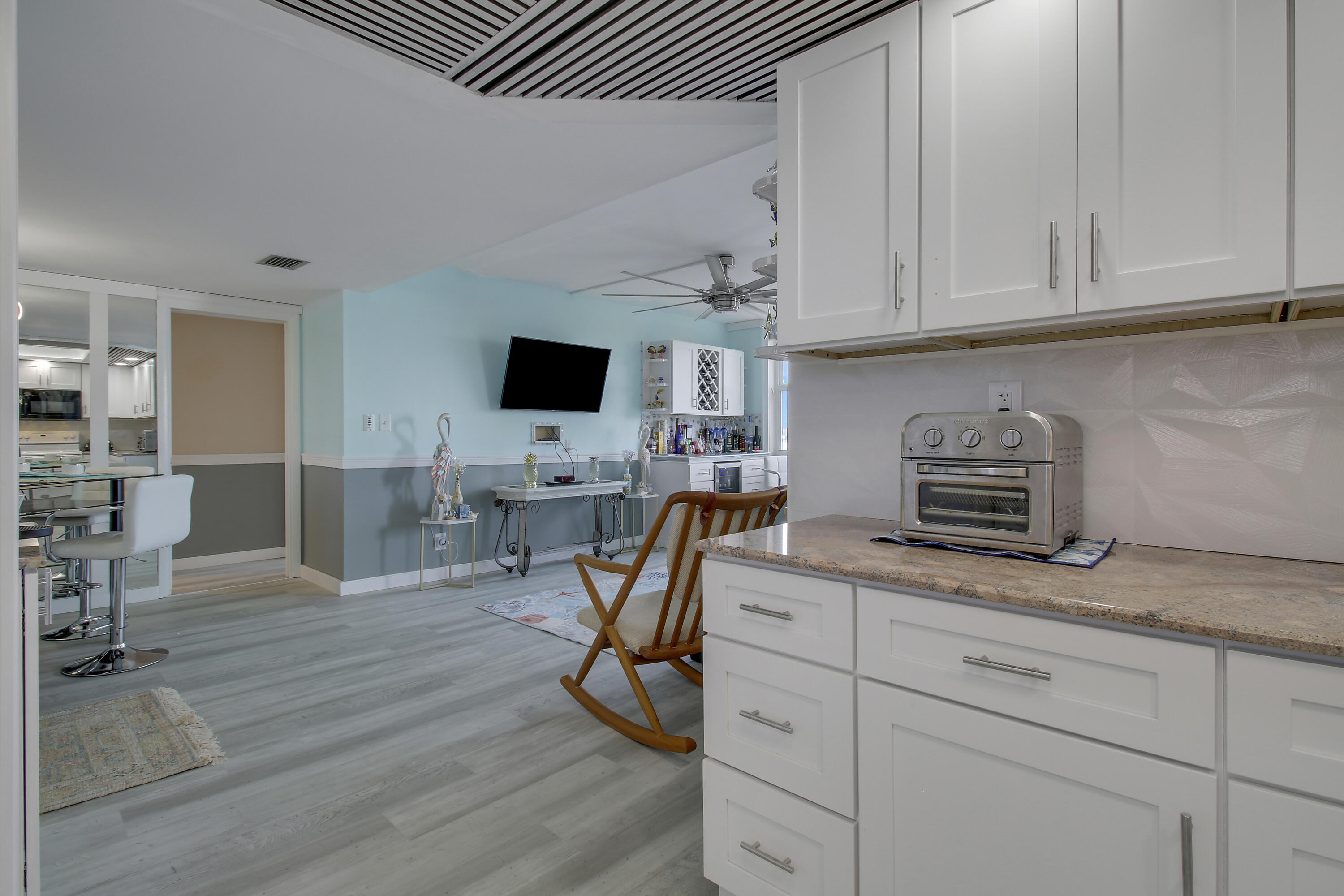living room/ kitchen
