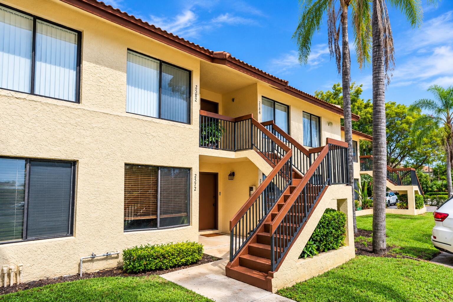 Sunny Tropical Apartment Exterior (1)