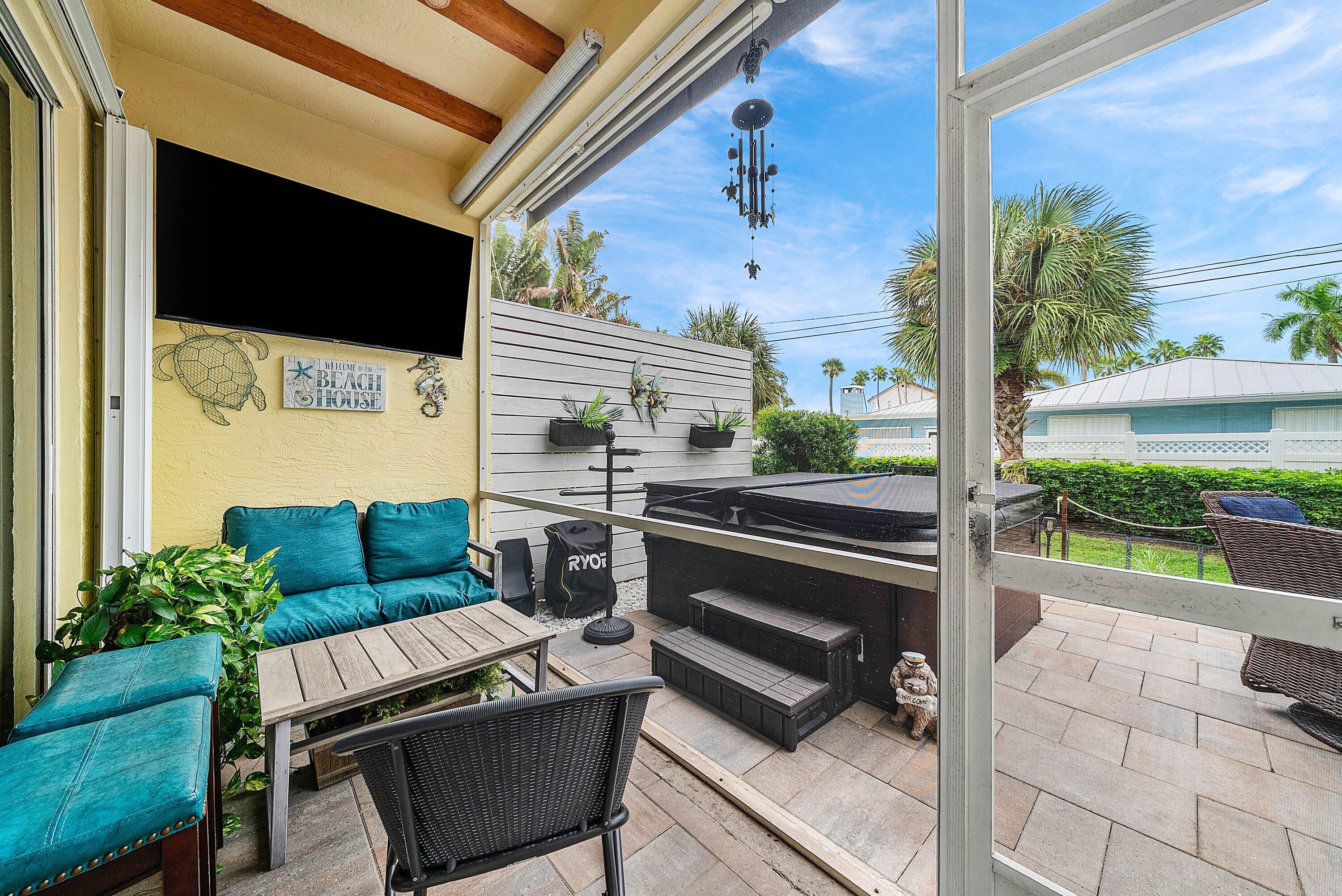Screened in Patio
