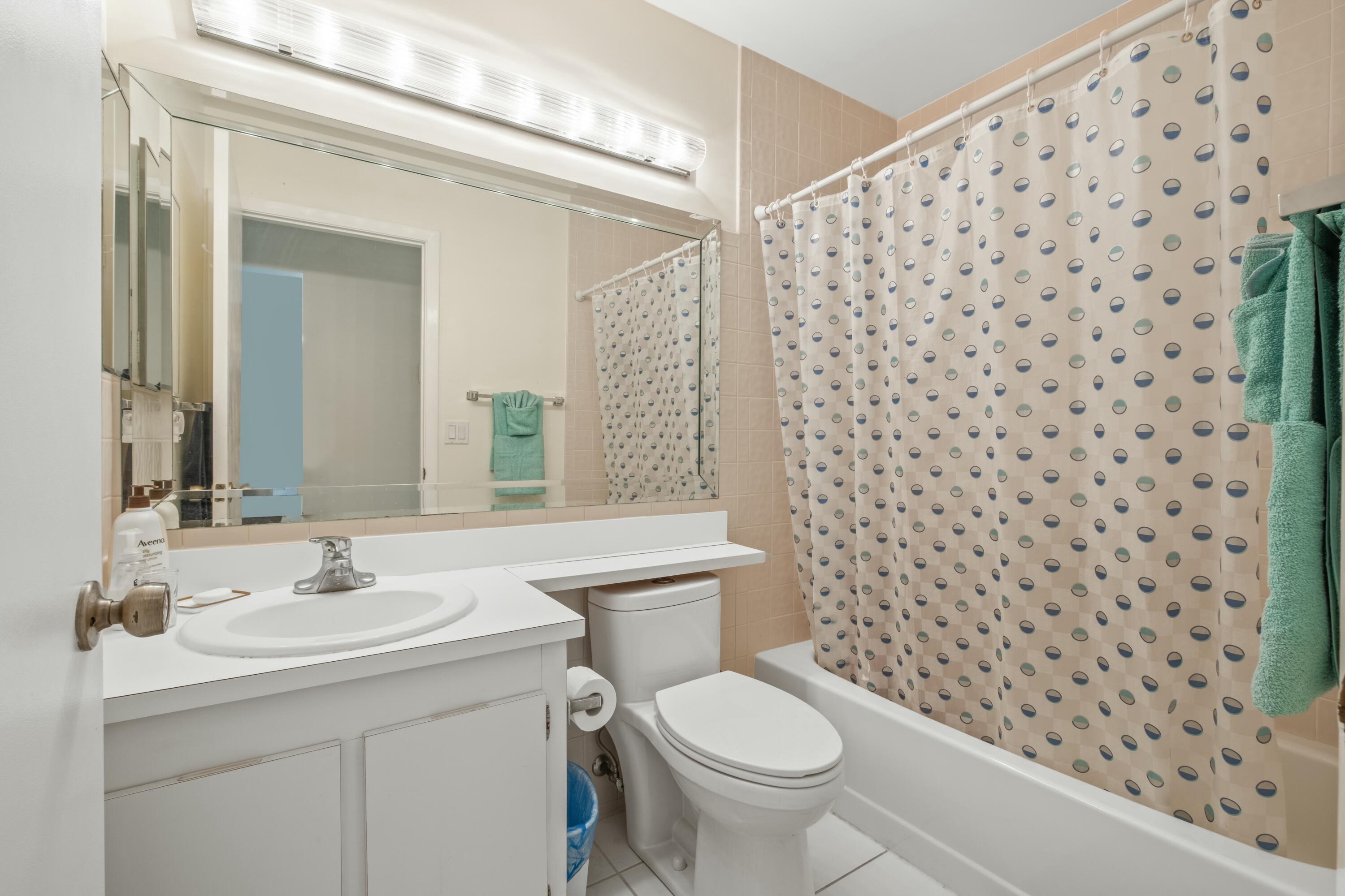 Guest room Bath