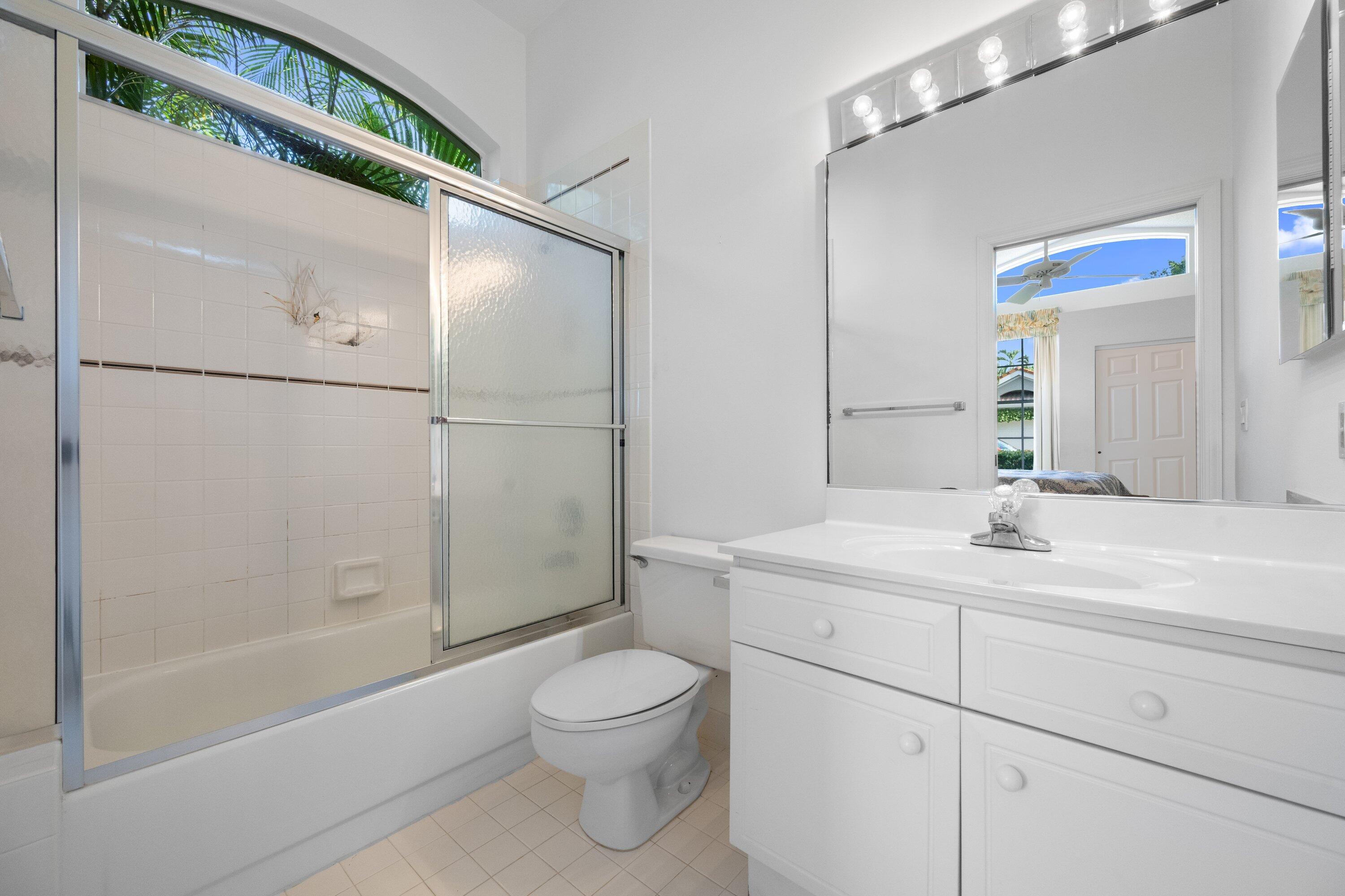 Second en-suite bathroom