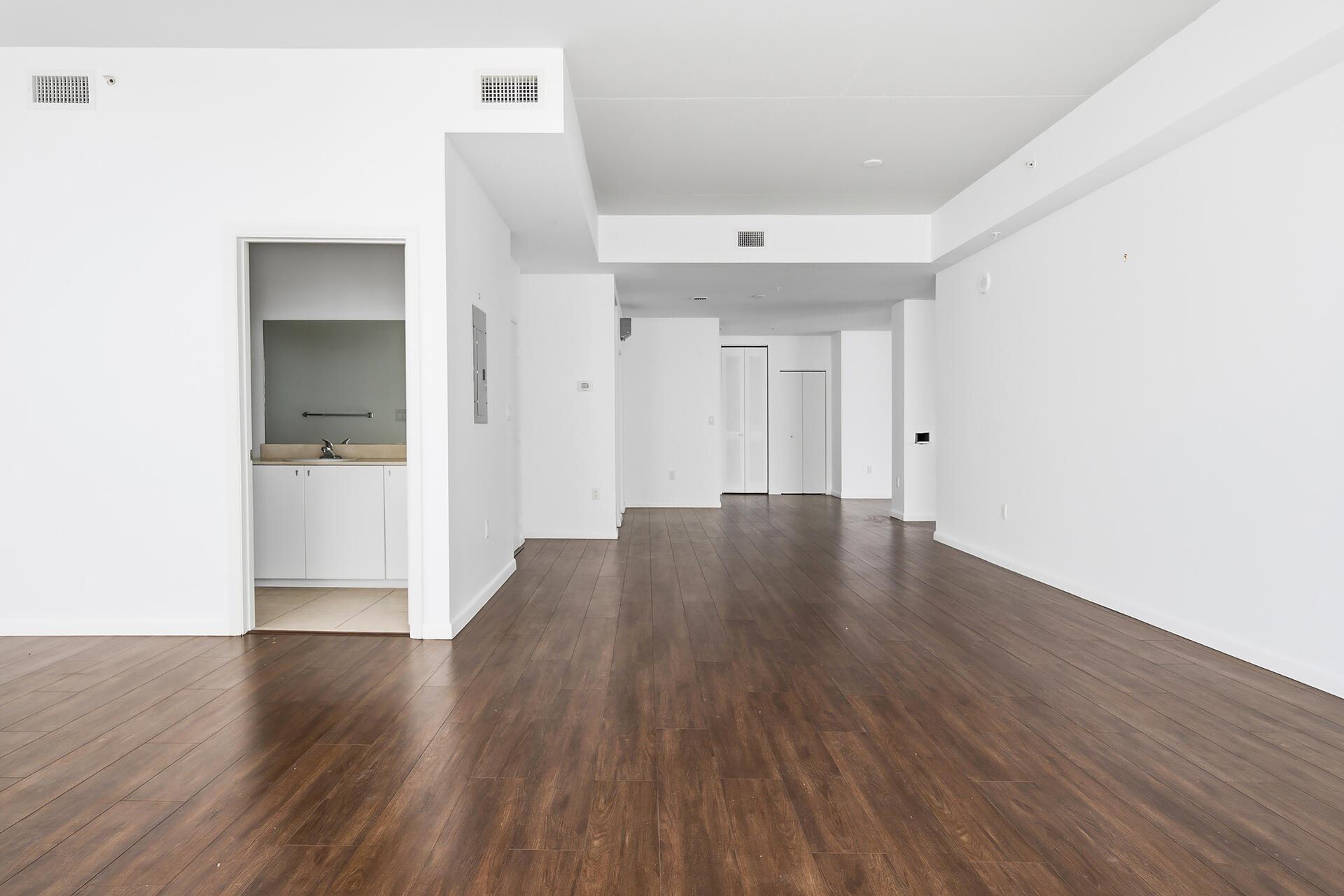 1617-N-FLAGLER-DR-603-33407-015