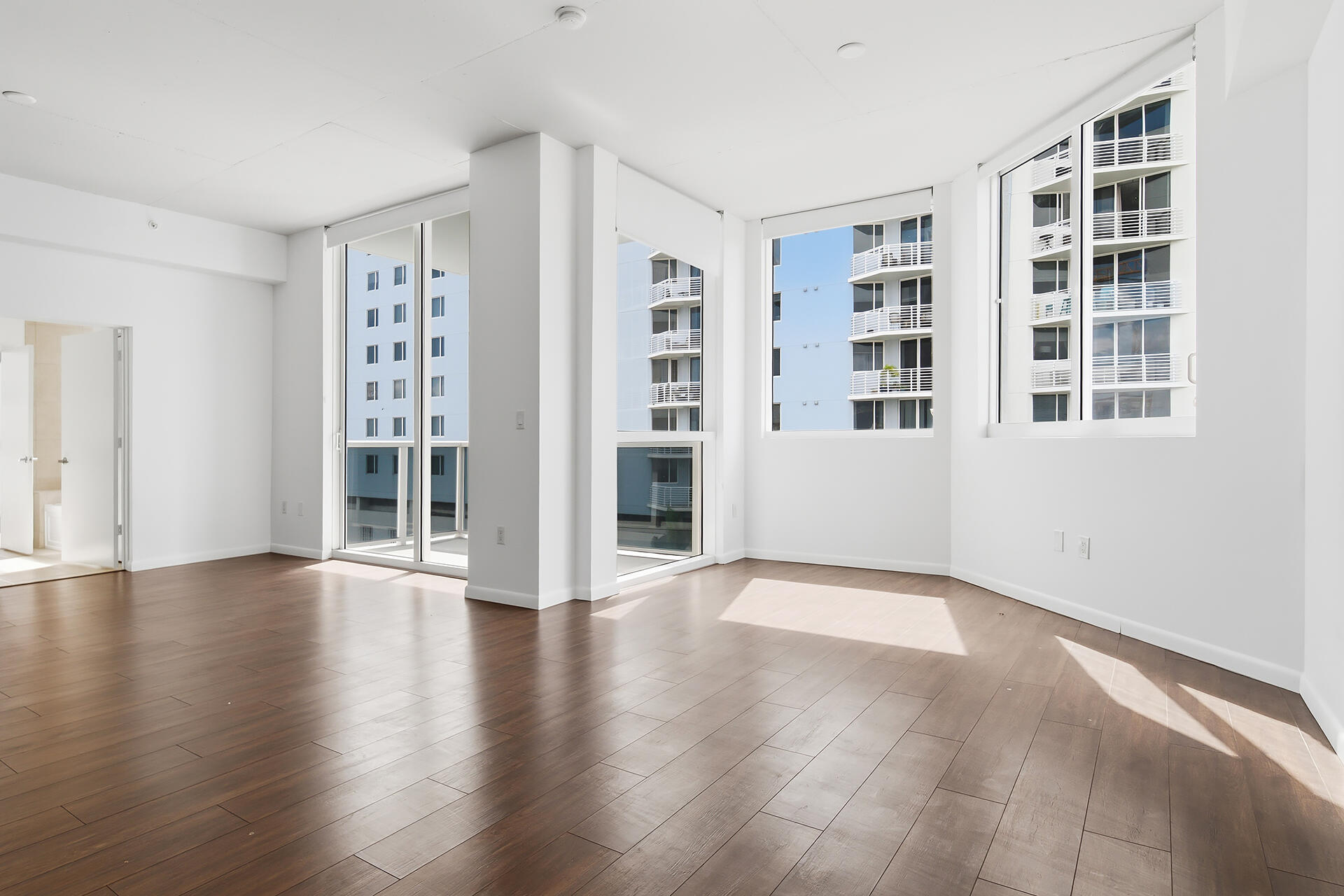 1617-N-FLAGLER-DR-603-33407-014