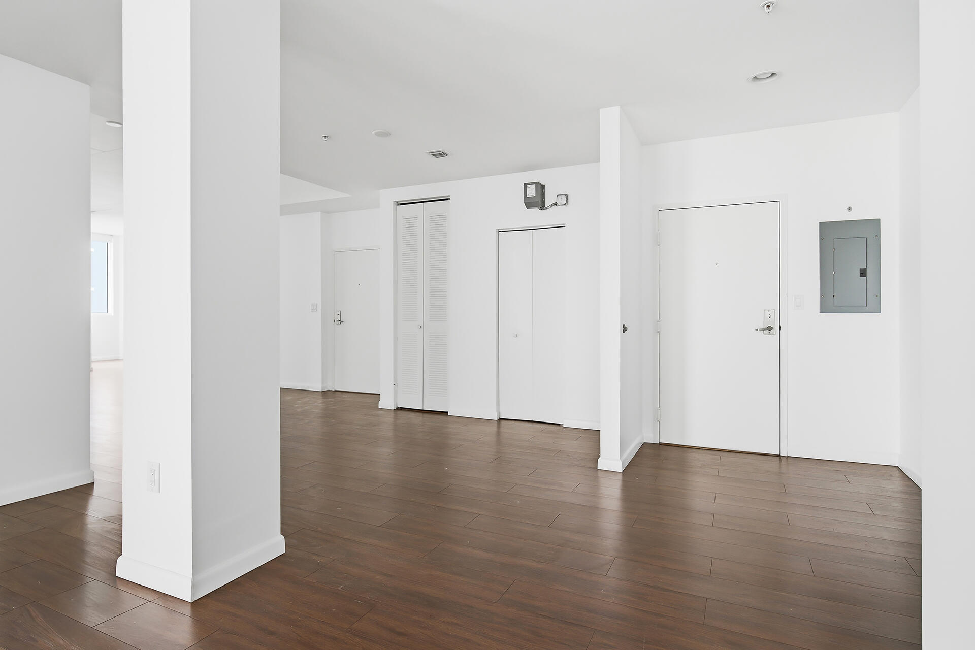 1617-N-FLAGLER-DR-603-33407-023