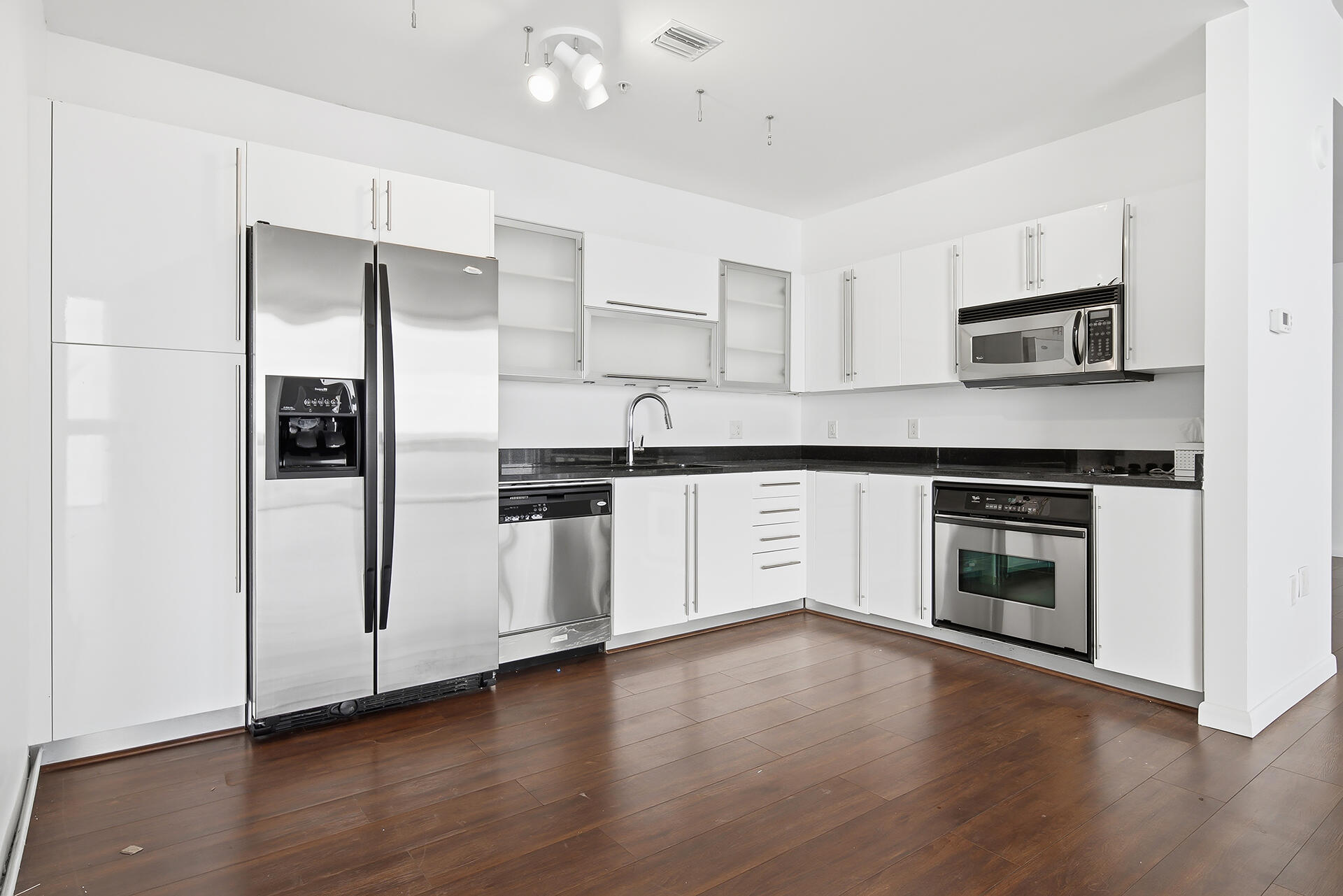 1617-N-FLAGLER-DR-603-33407-007