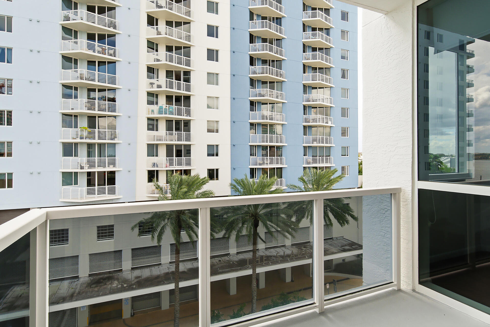 1617-N-FLAGLER-DR-603-33407-028