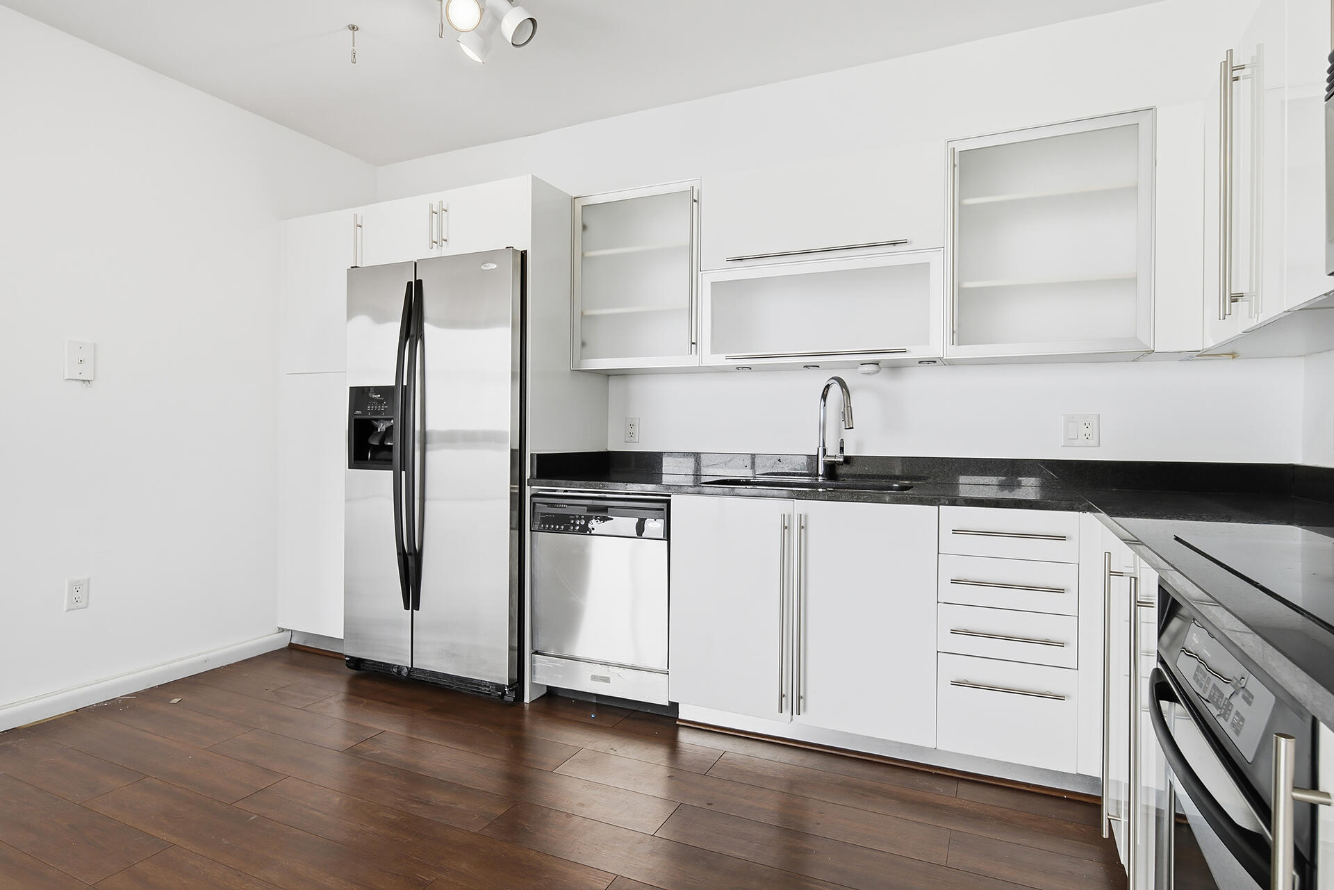 1617-N-FLAGLER-DR-603-33407-008