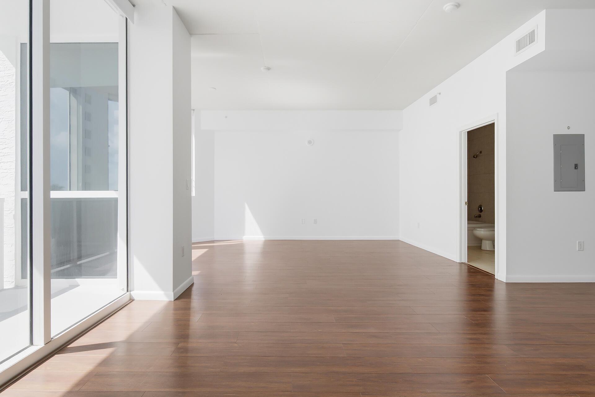 1617-N-FLAGLER-DR-603-33407-012