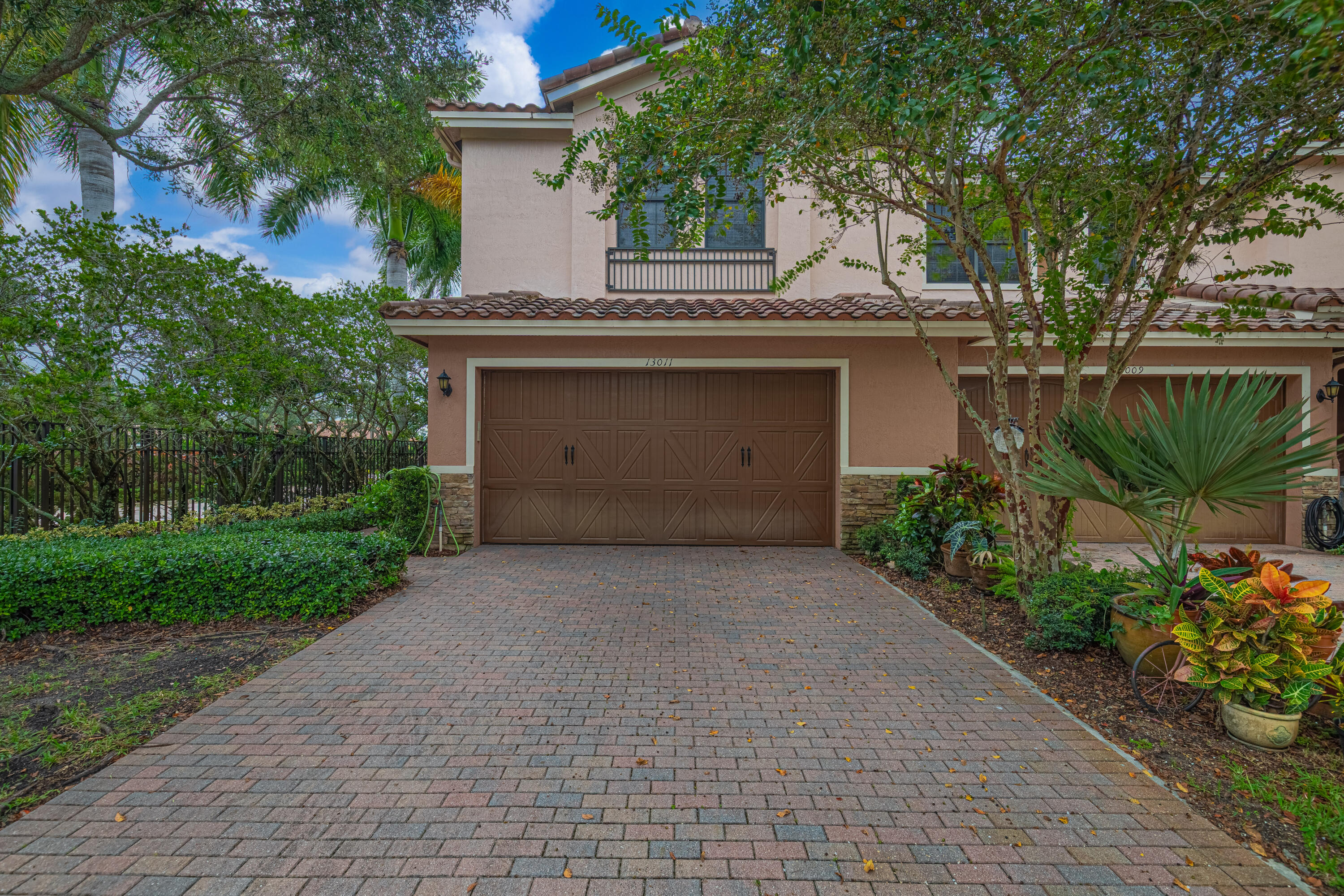 Welcome Home! Plenty of space for your vehicles and more! Welcome Home! Plenty of space for your vehicles and more!