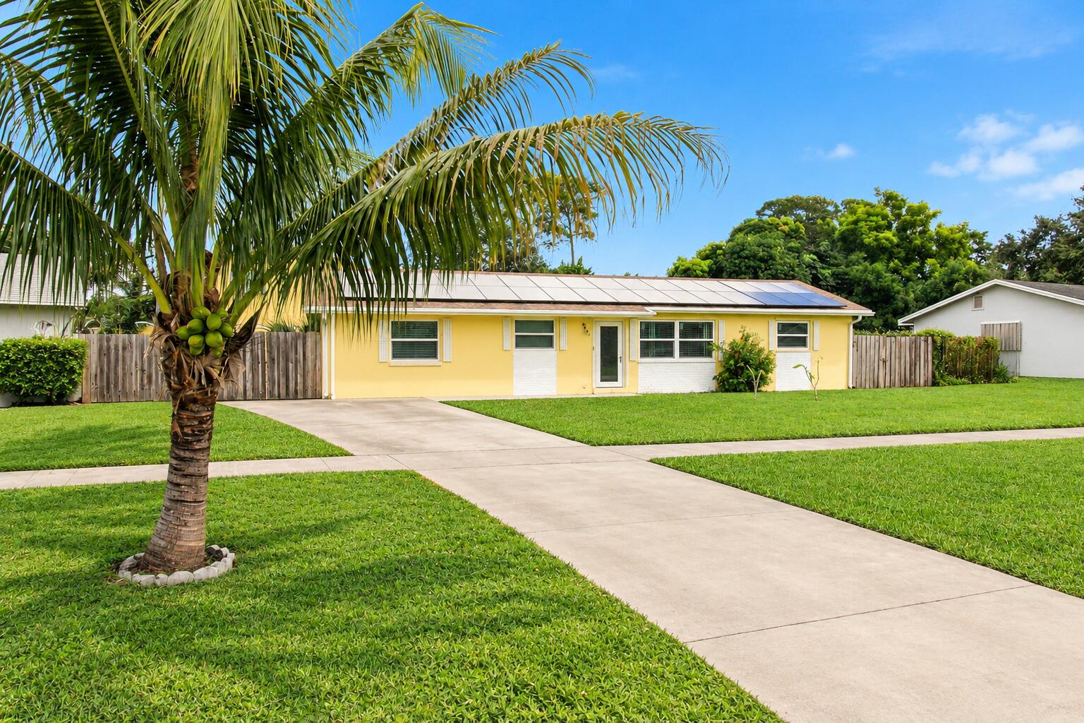 Sunny Yellow Mid-Century Ranch Home Sunny Yellow Mid-Century Ranch Home