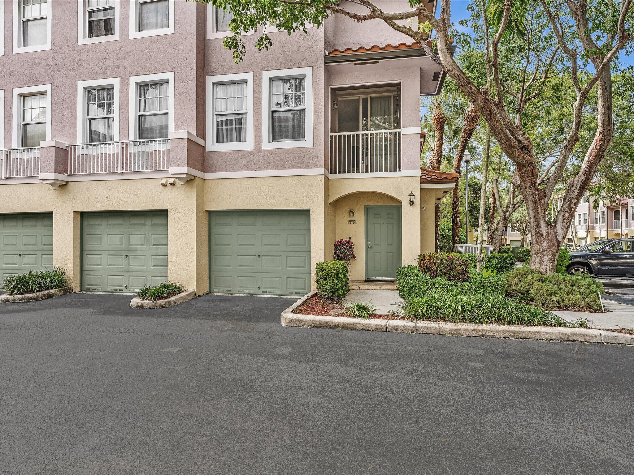 Townhouse Corner Unit with Garage! Townhouse Corner Unit with Garage!