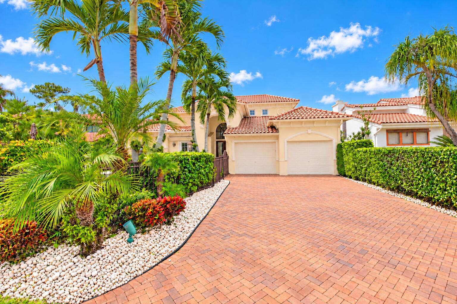 7603 Cedarwood Cir