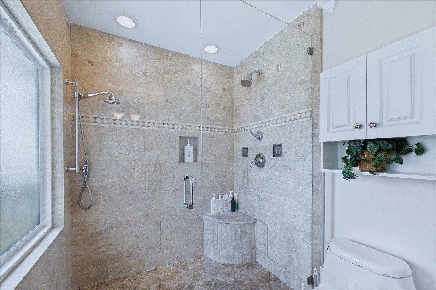 Primary Large Shower