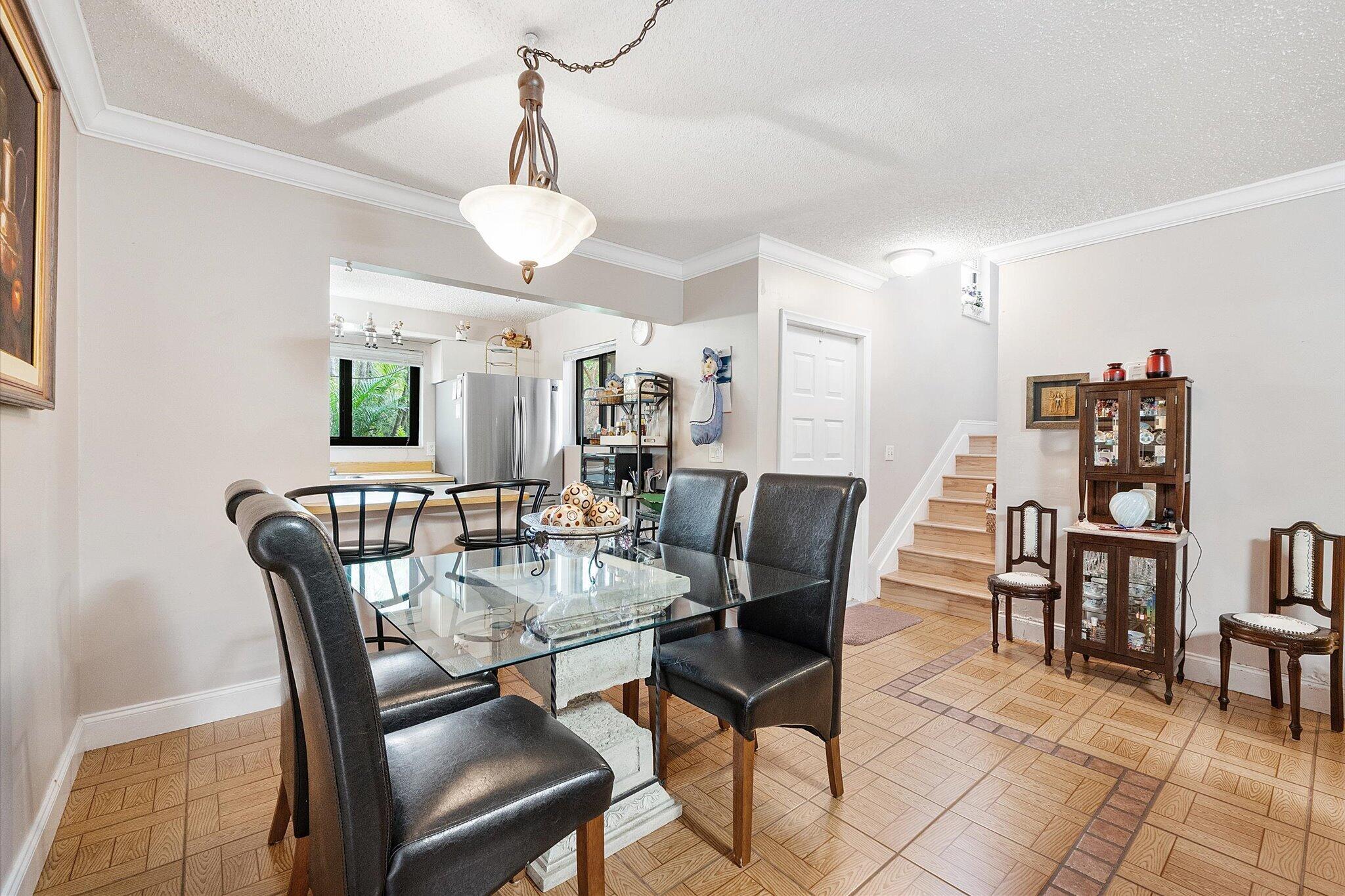 Dining Area/Entrance
