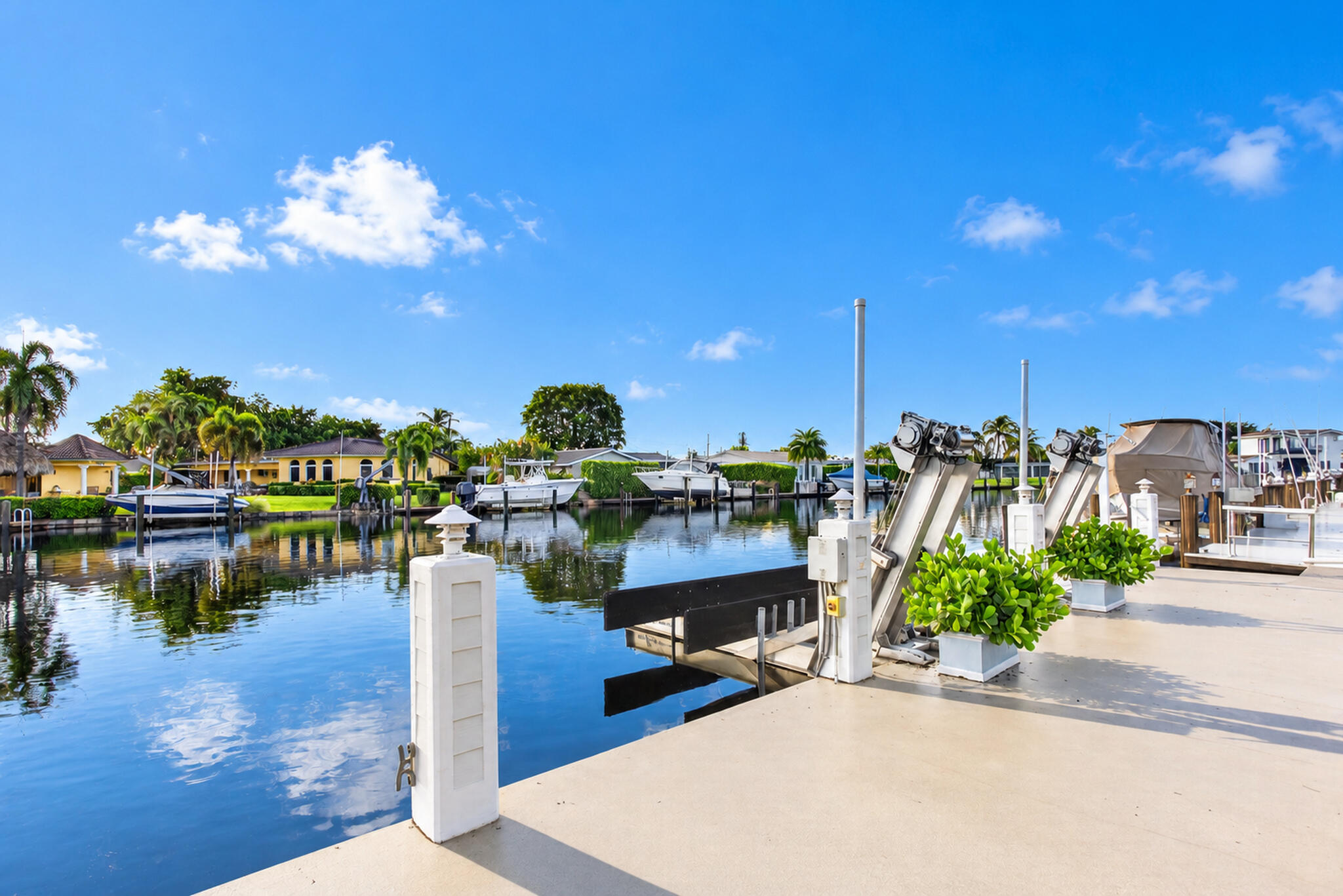 Huge dock with 27,000 pound boatlift