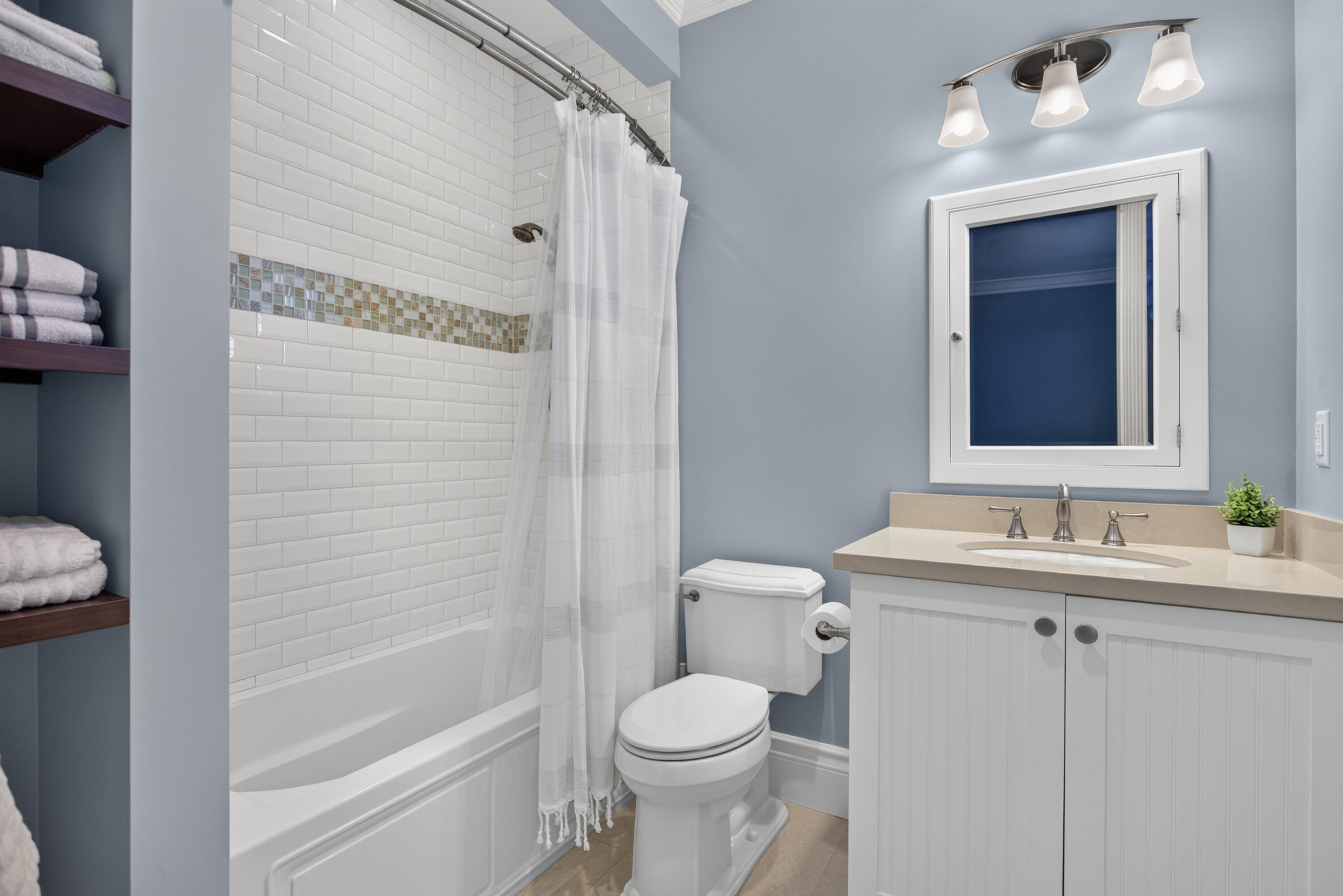 En-suite bathroom in 4th bedroom