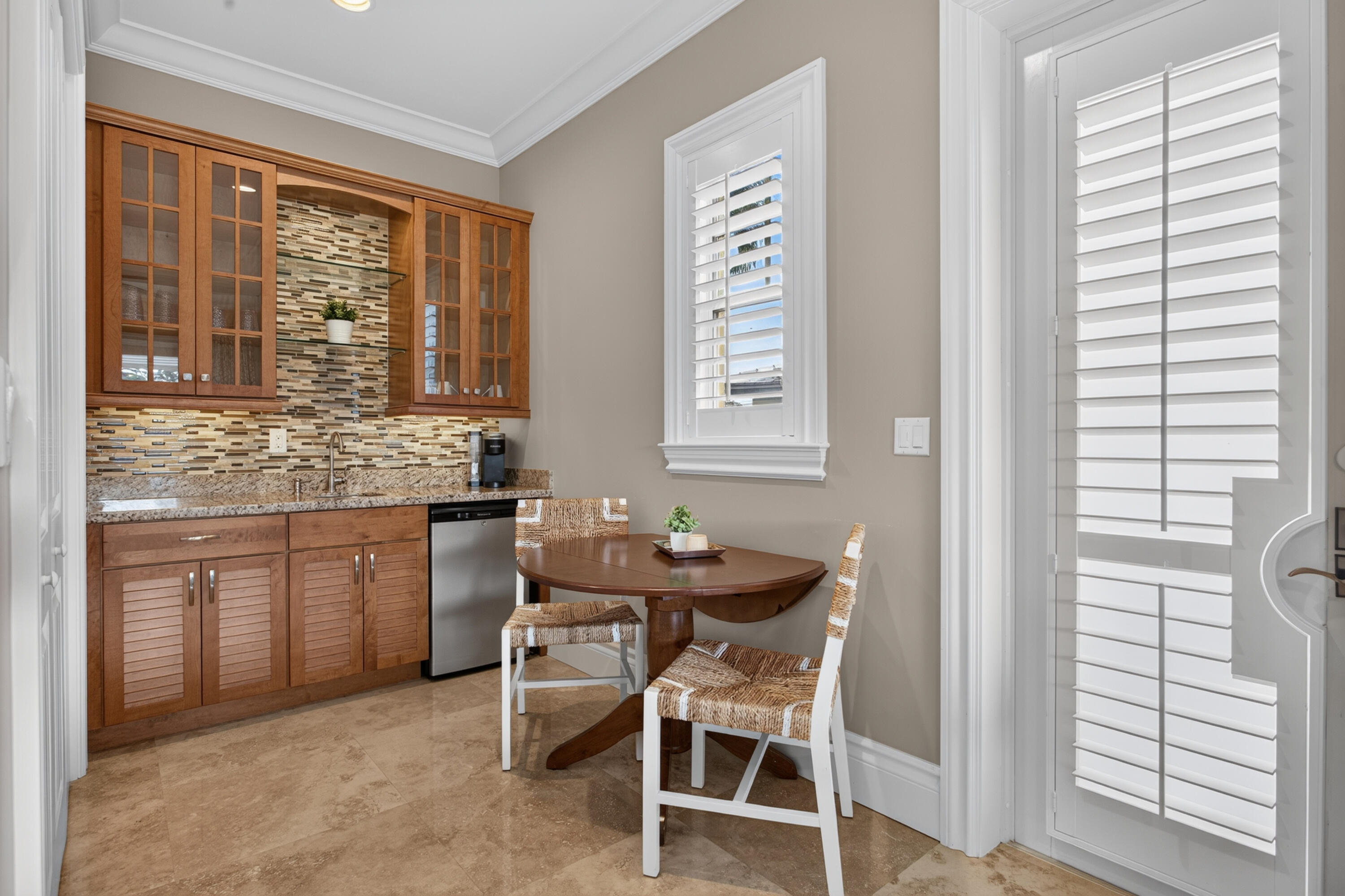 Wet bar sitting area in downstairs suite.