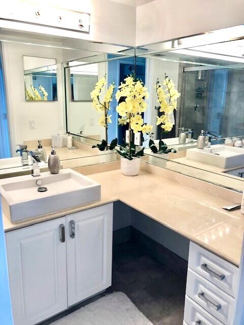 HBC 406 guest bath w furn
