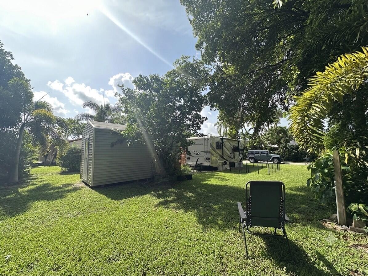 yard photo 2