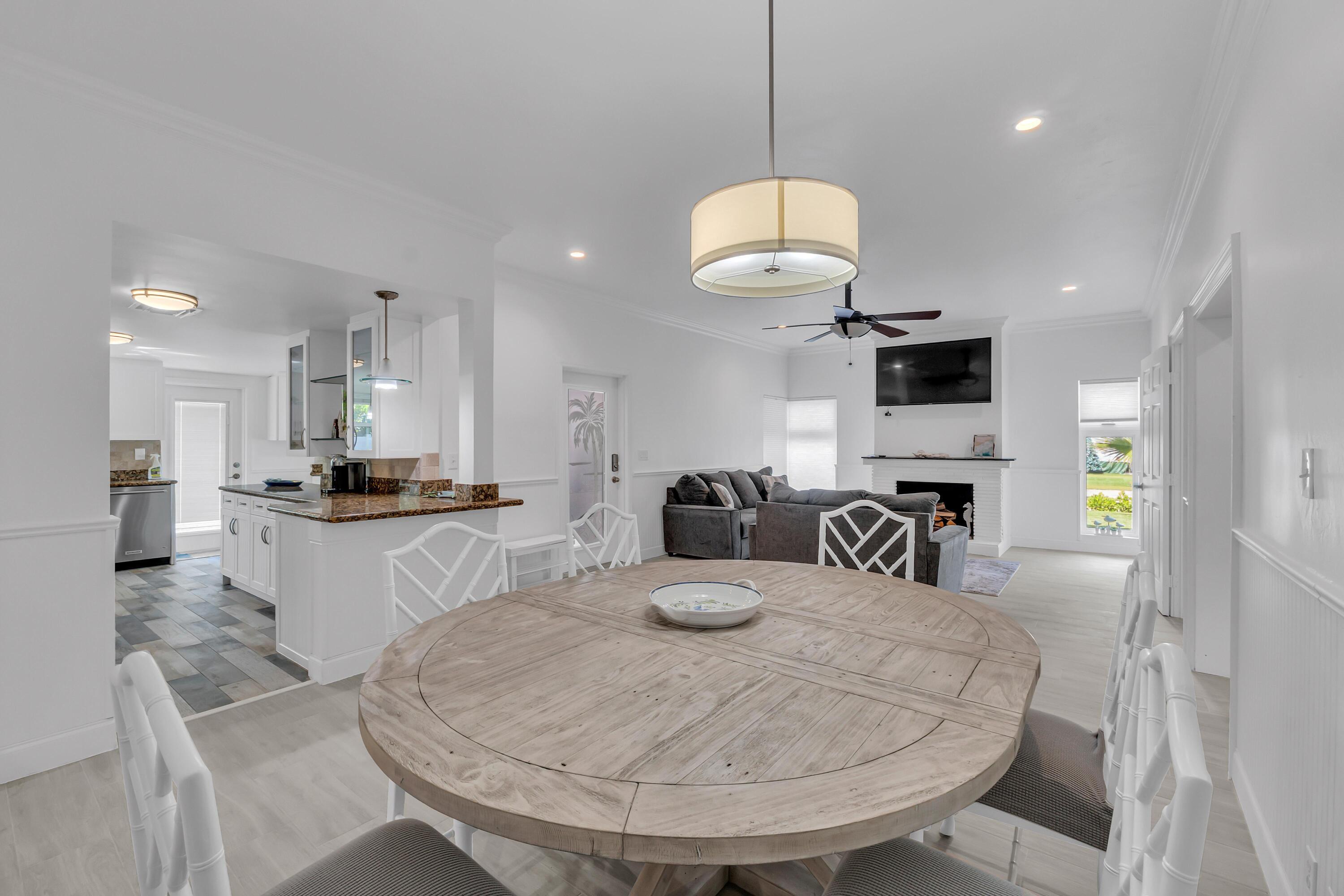 Dining Area 1
