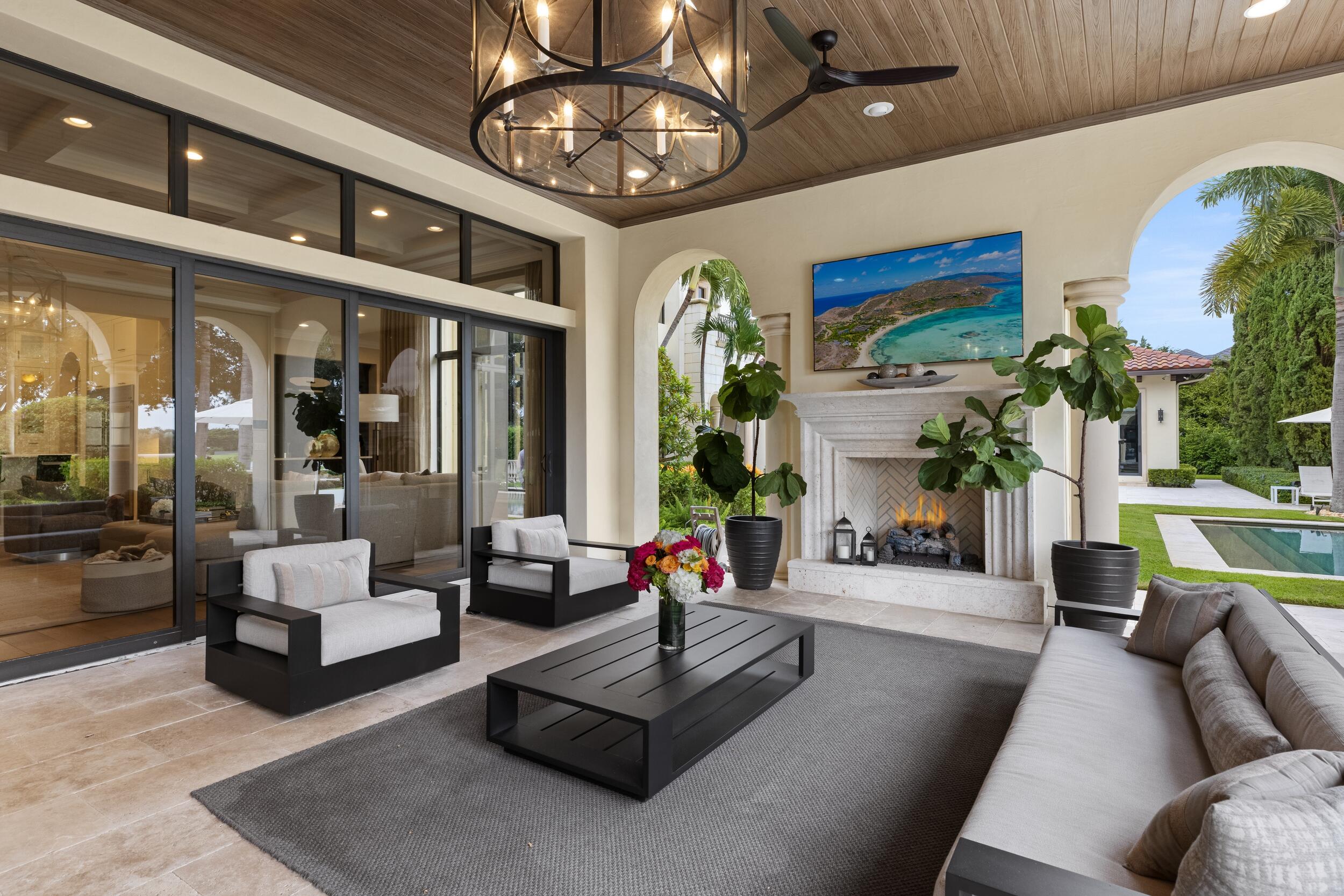 Outdoor Lounge