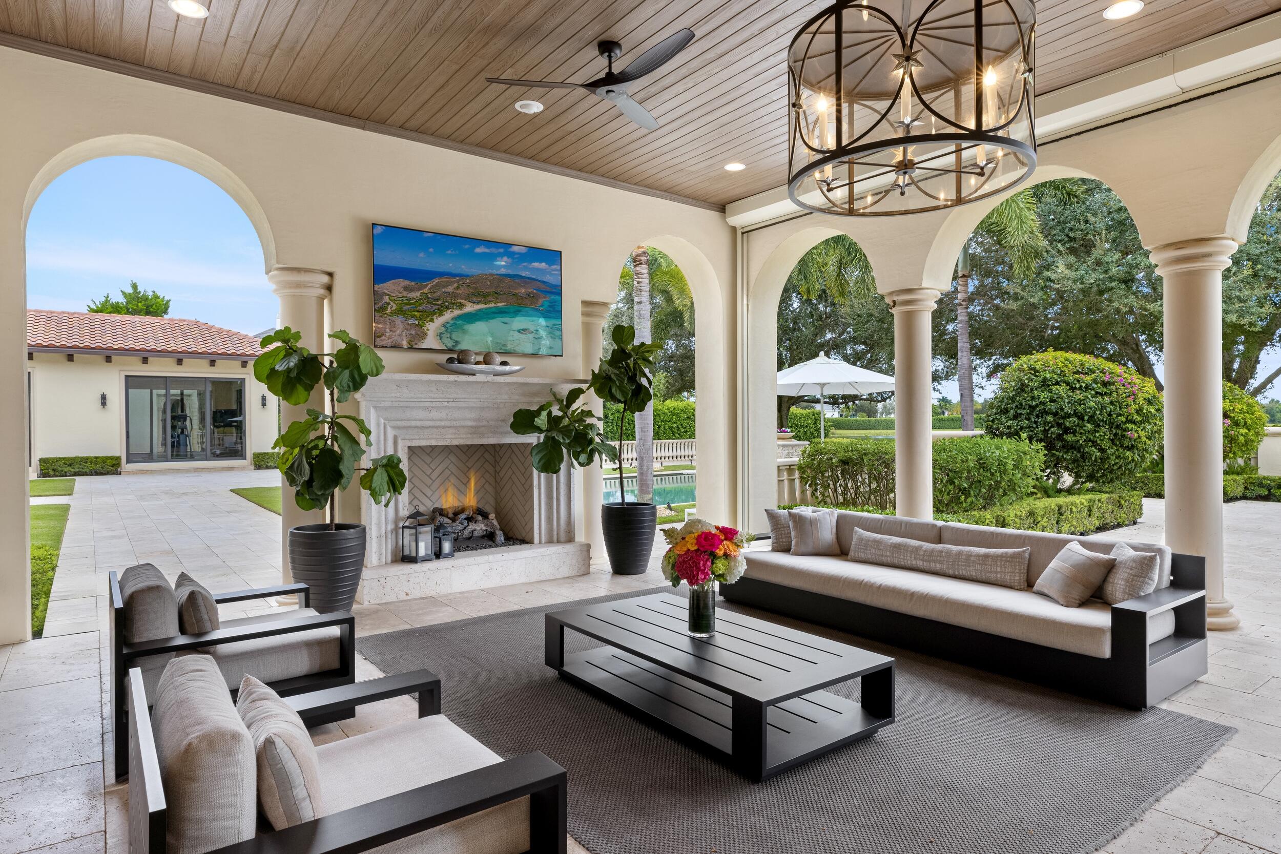 Outdoor Lounge