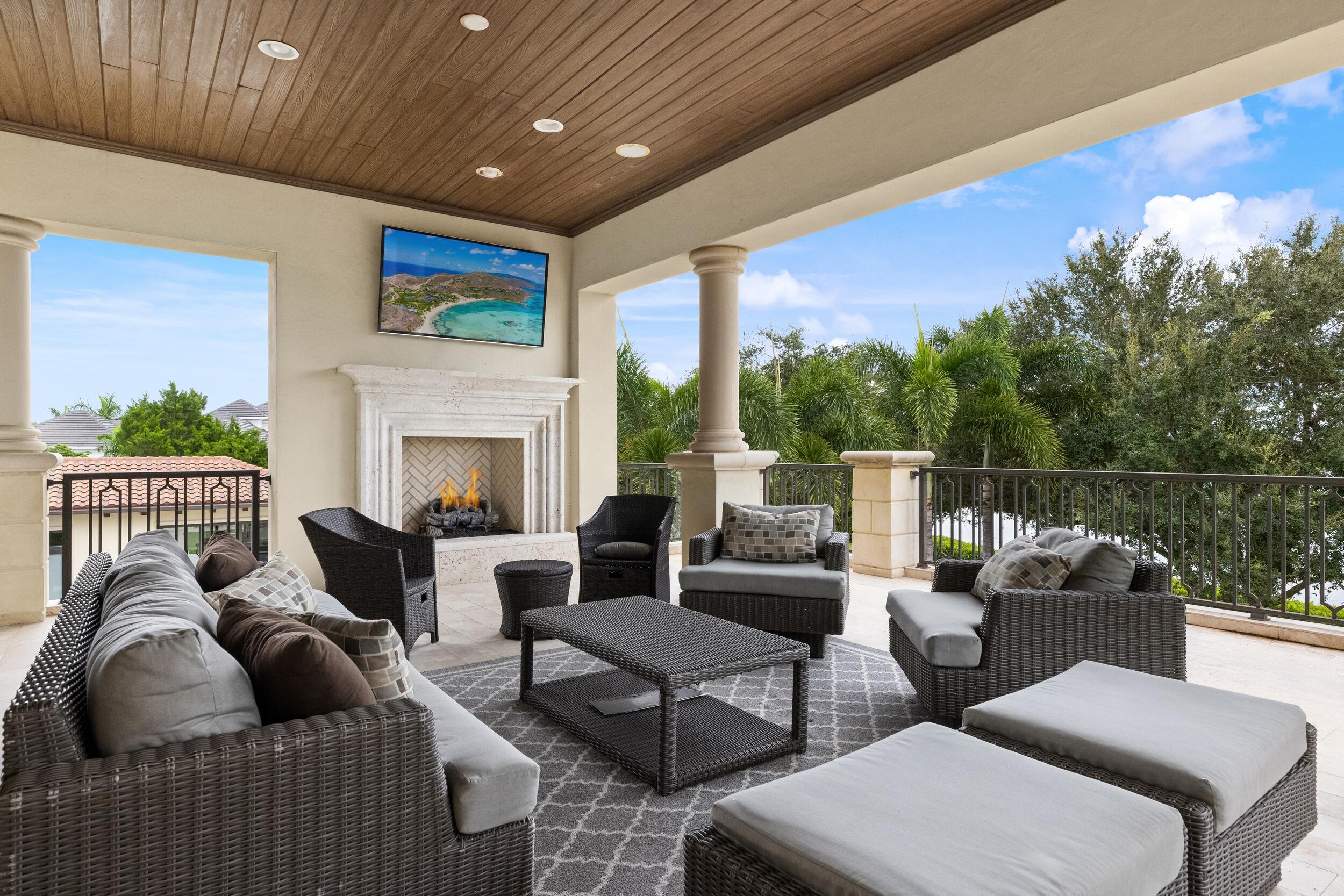 Terrace Lounge