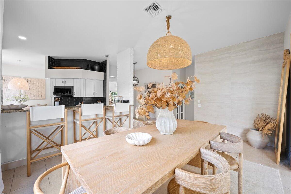 FORMAL DINING AREA