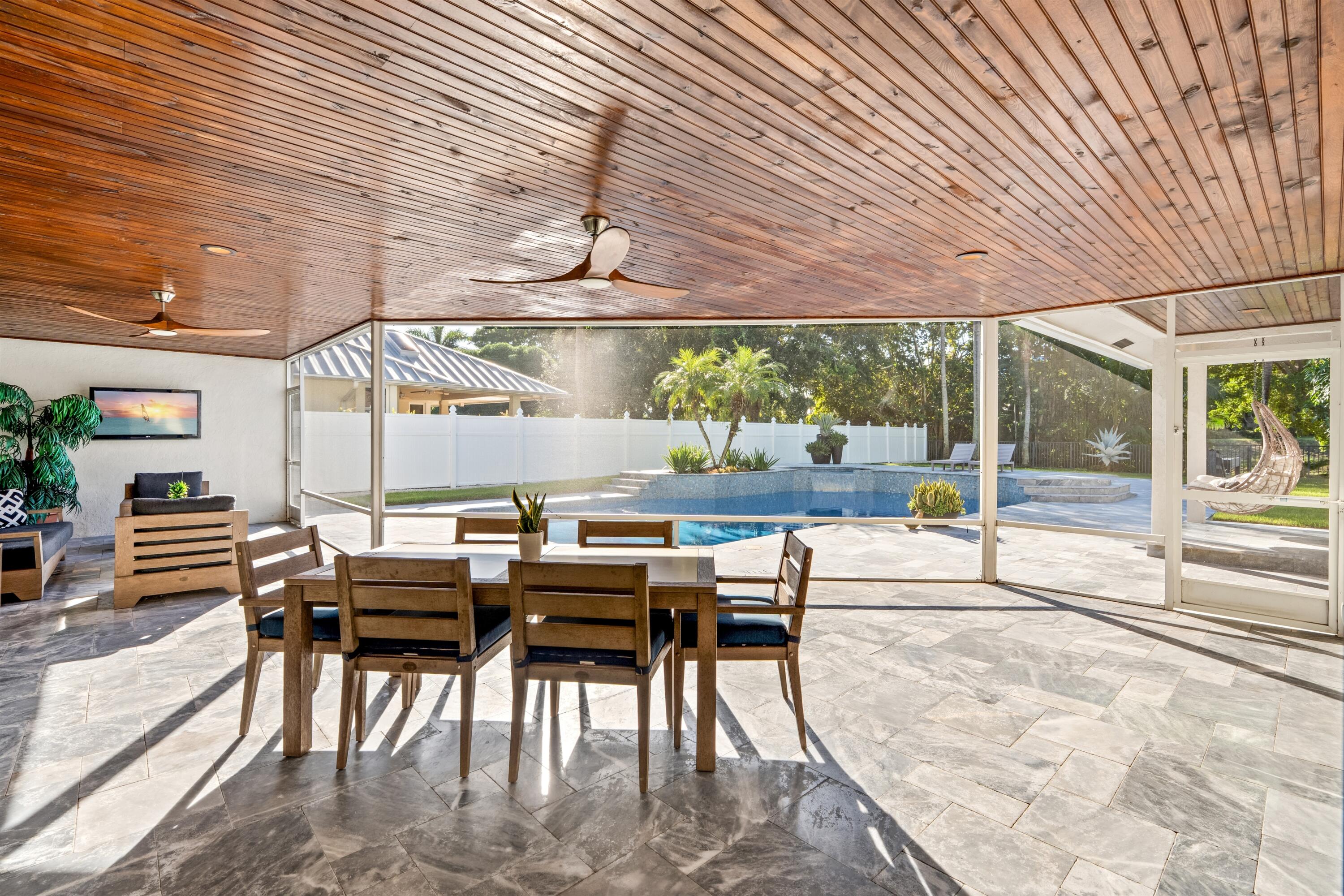PATIO_DINING_TO_POOL