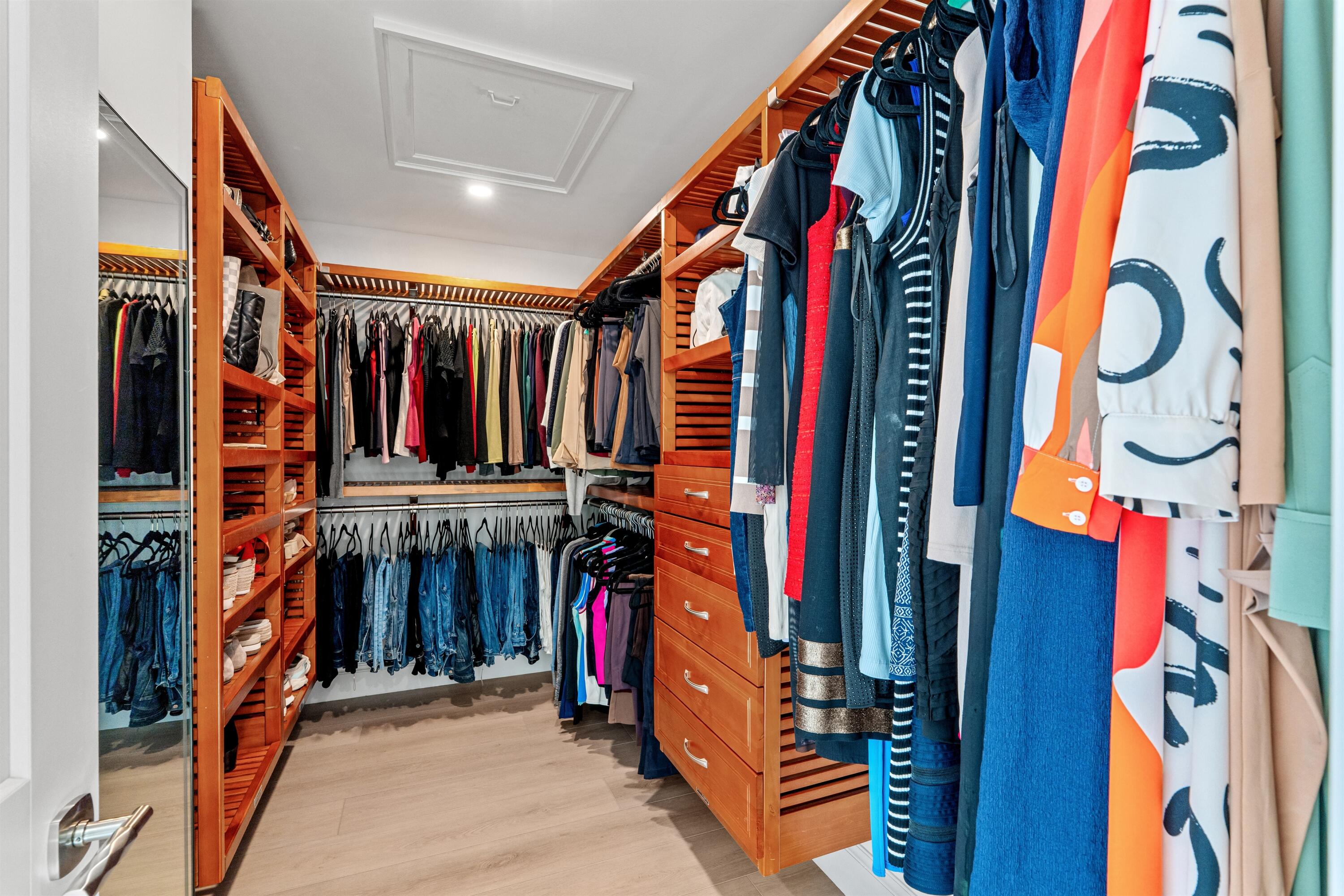 PRIMARY_CLOSET