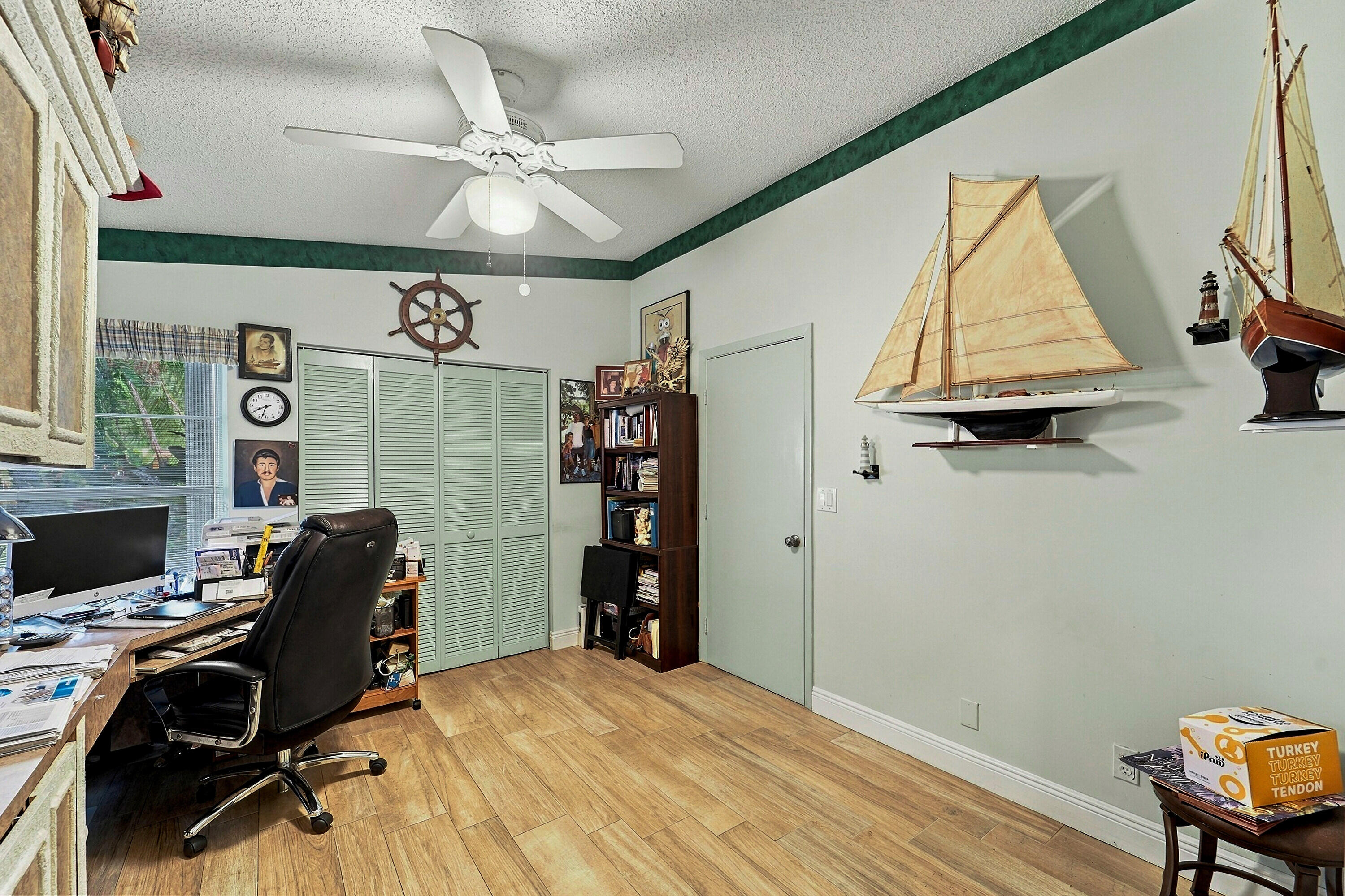 Den /2nd Bedroom