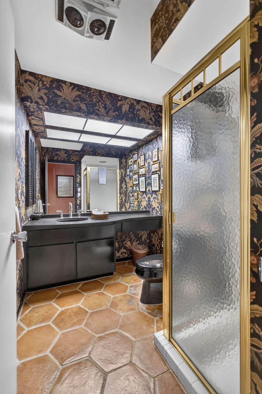 Guest Bathroom 2