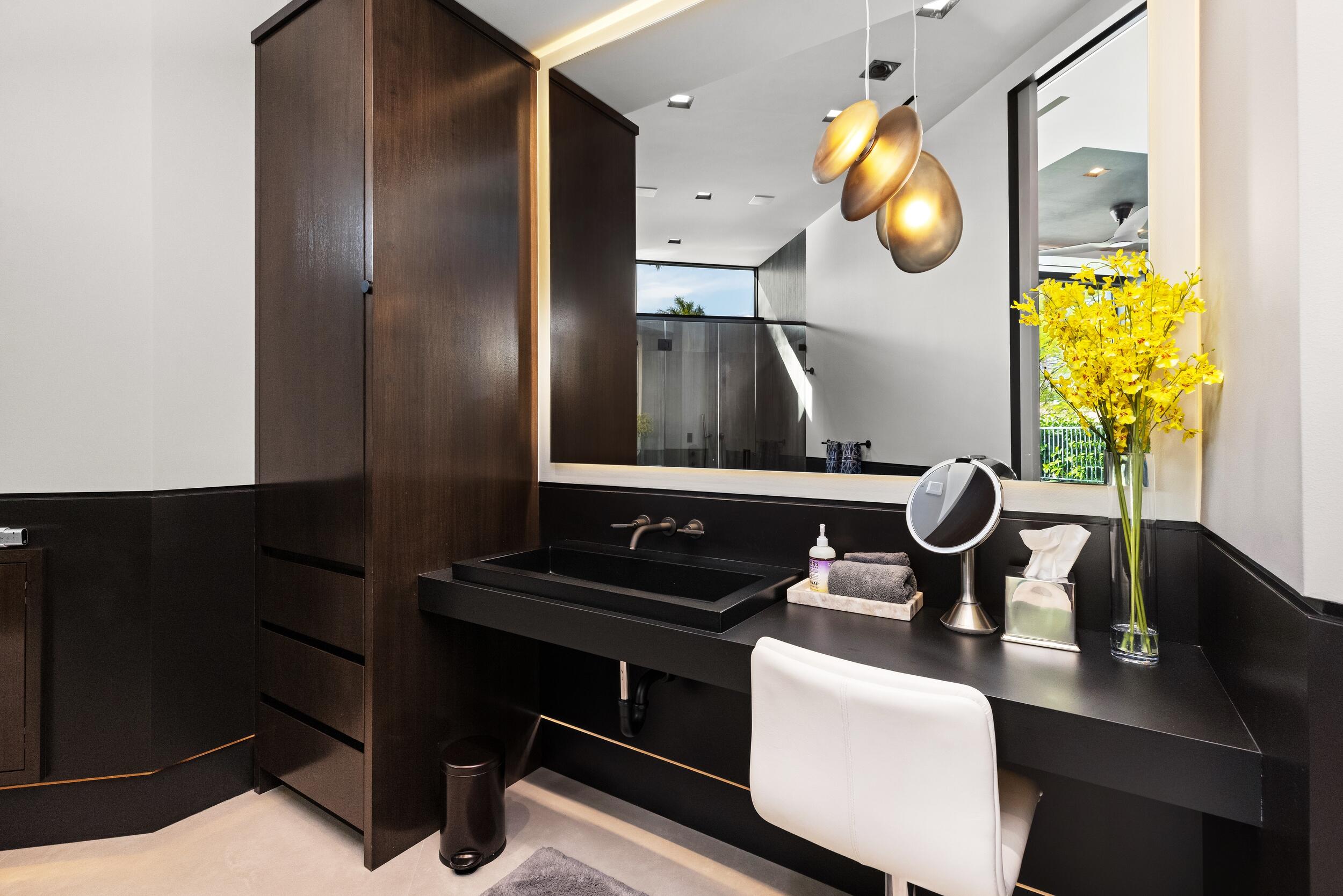 Guest Bath 4
