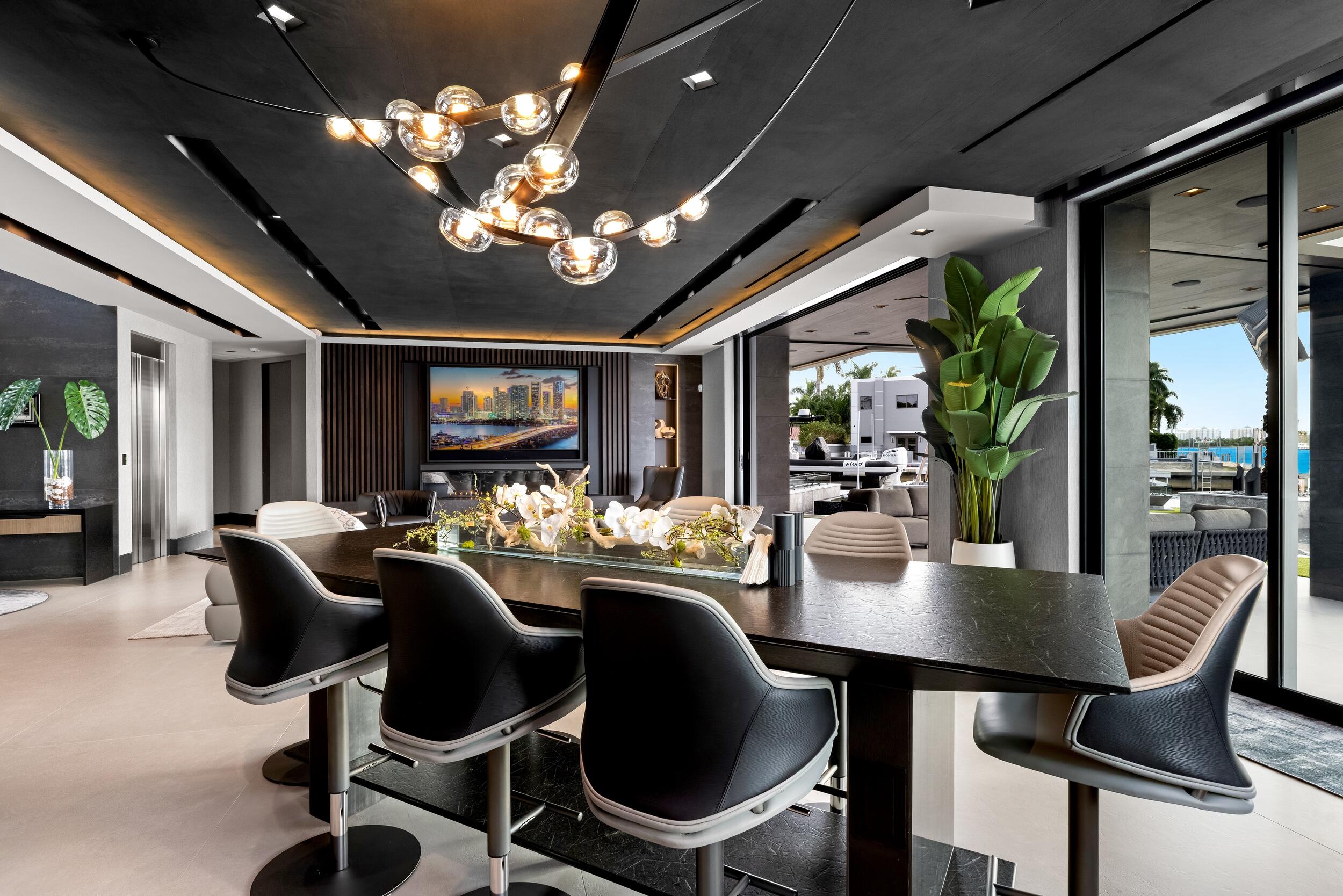 Dining 2